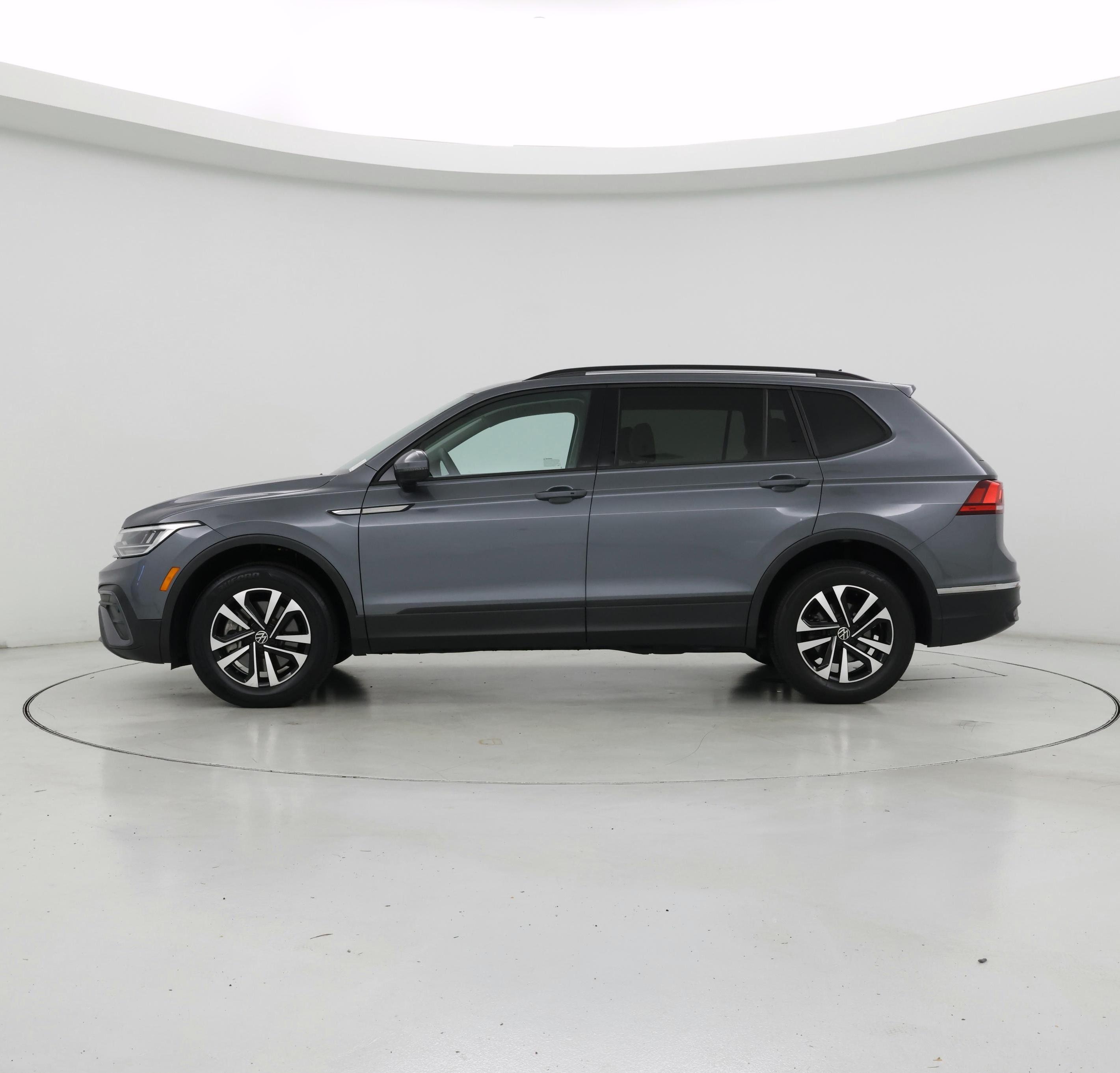 Thumbnail: 2022 Volkswagen Tiguan - 3