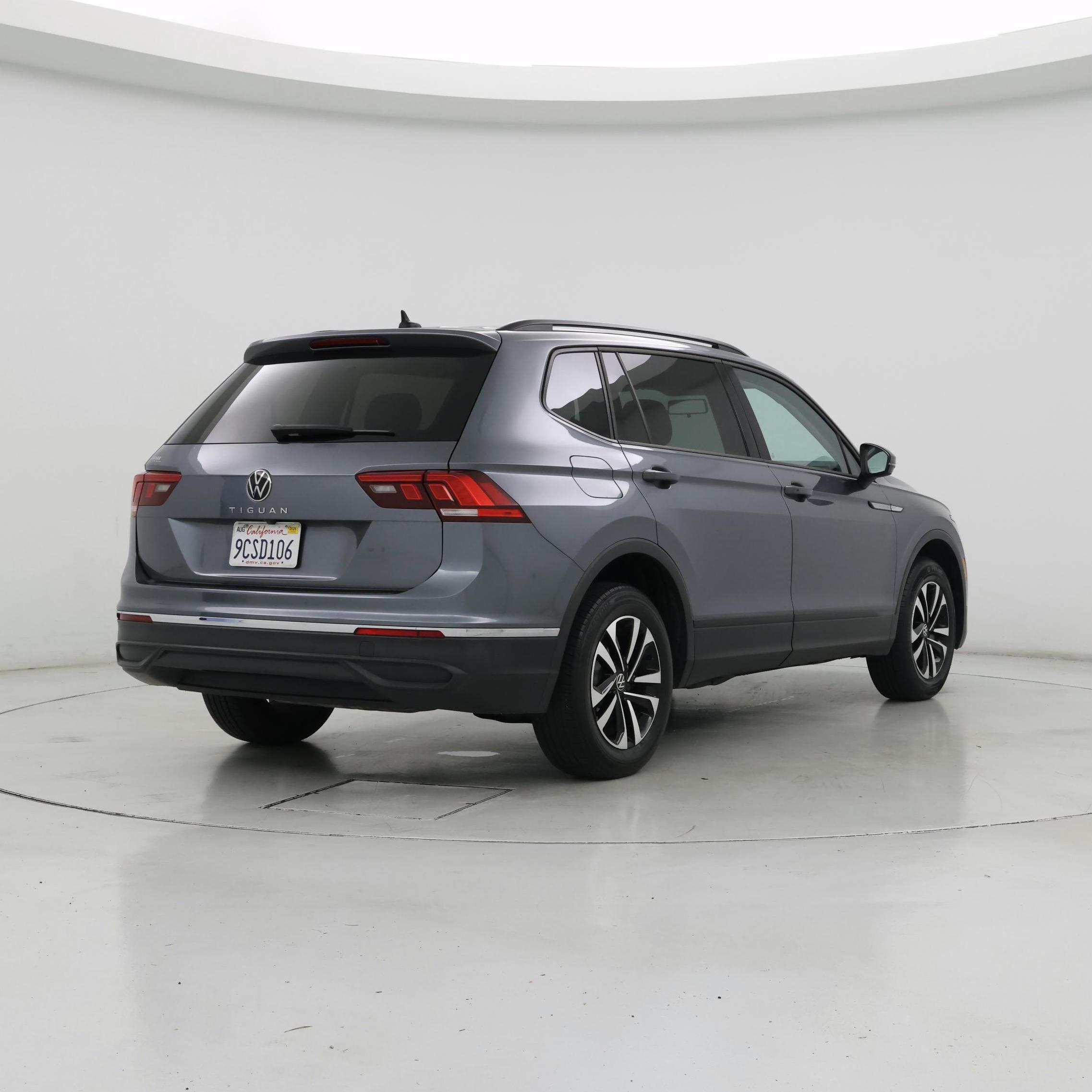 Thumbnail: 2022 Volkswagen Tiguan - 8