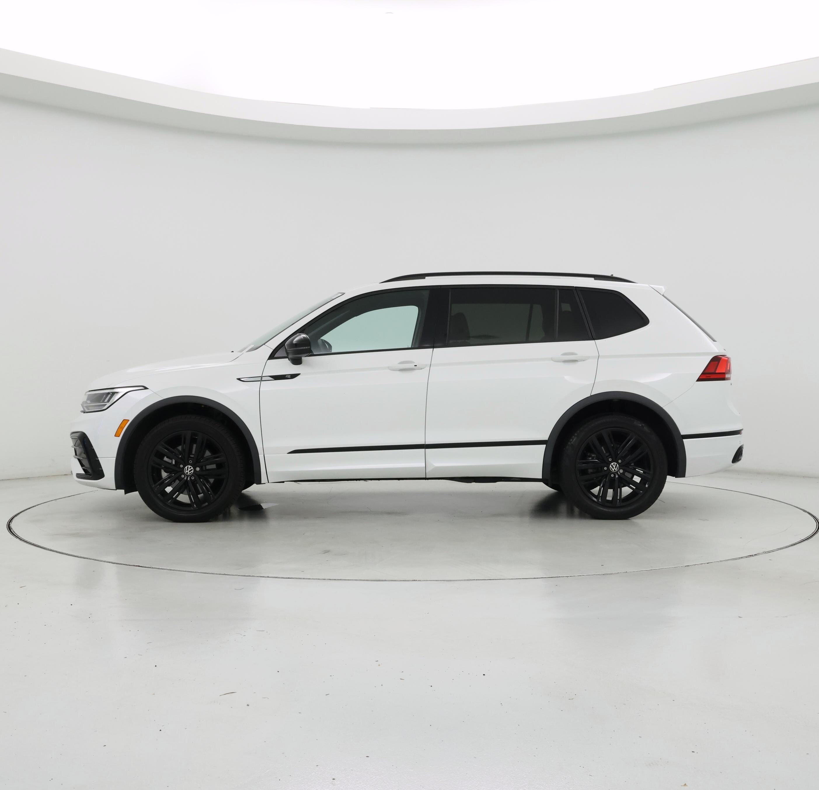 Thumbnail: 2022 Volkswagen Tiguan - 3
