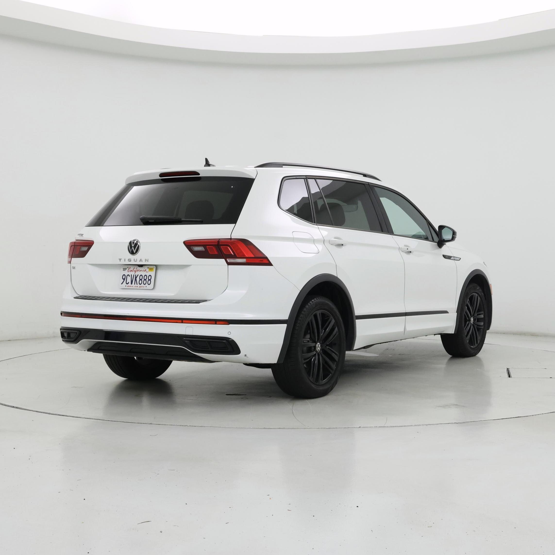 Thumbnail: 2022 Volkswagen Tiguan - 8