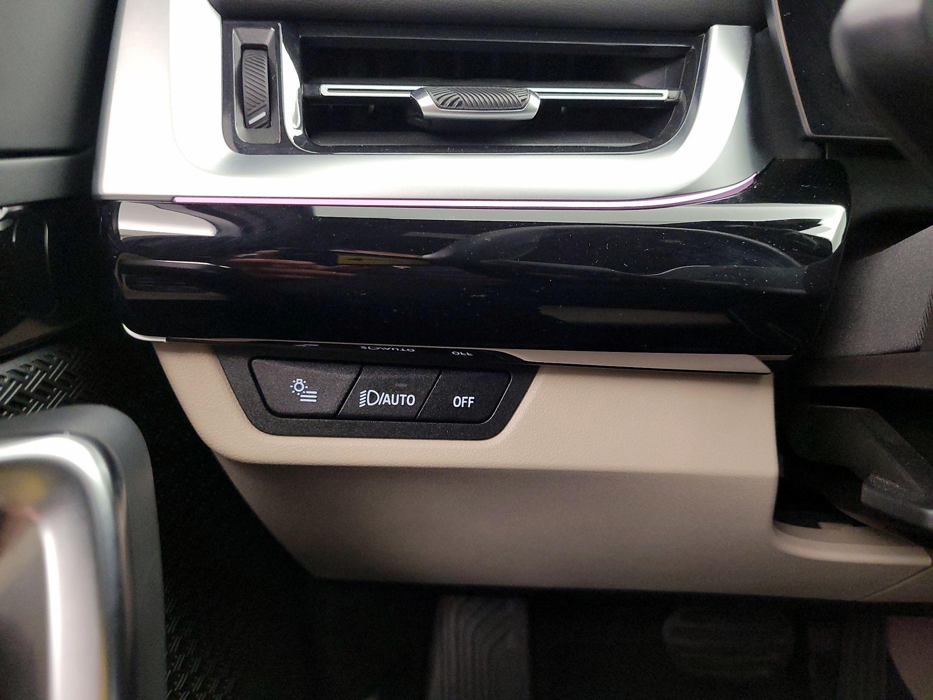 Thumbnail: 2025 BMW X1 - 13
