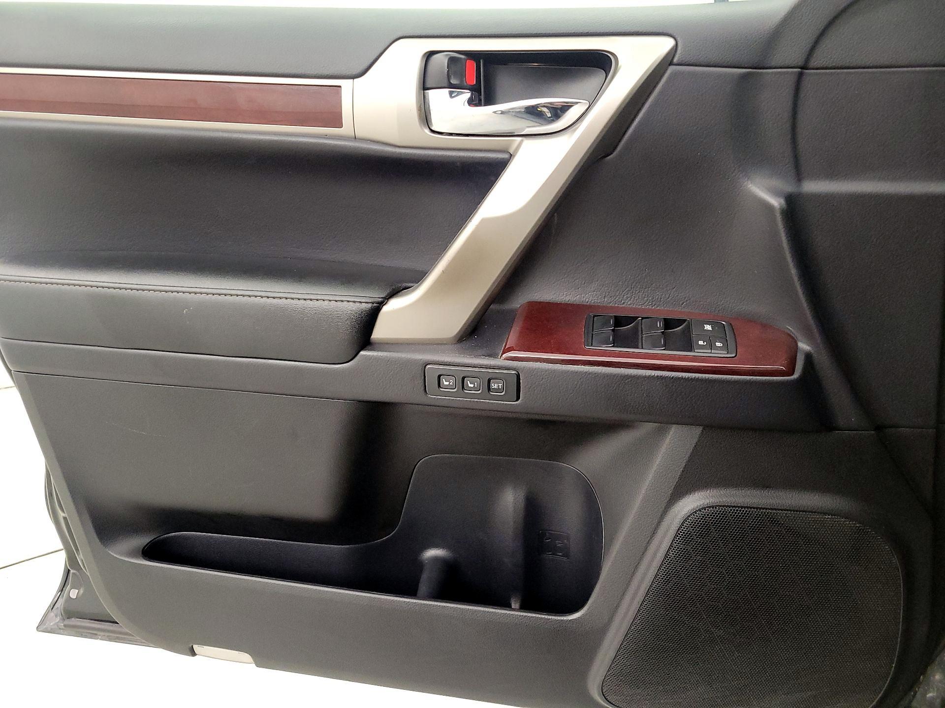 Thumbnail: 2015 Lexus GX - 12