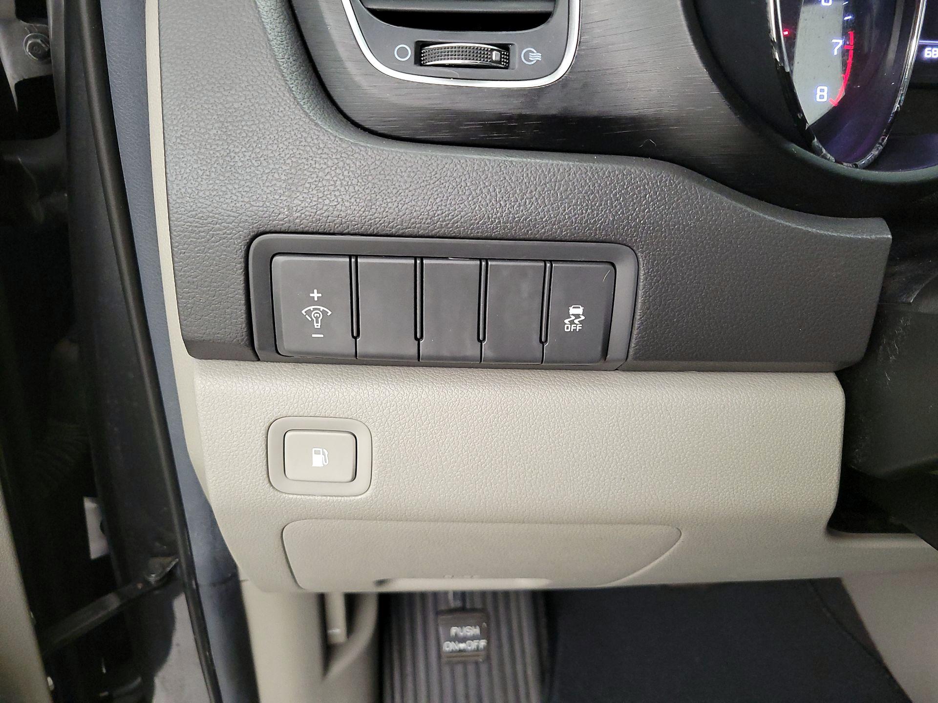 Thumbnail: 2016 Kia Sedona - 13