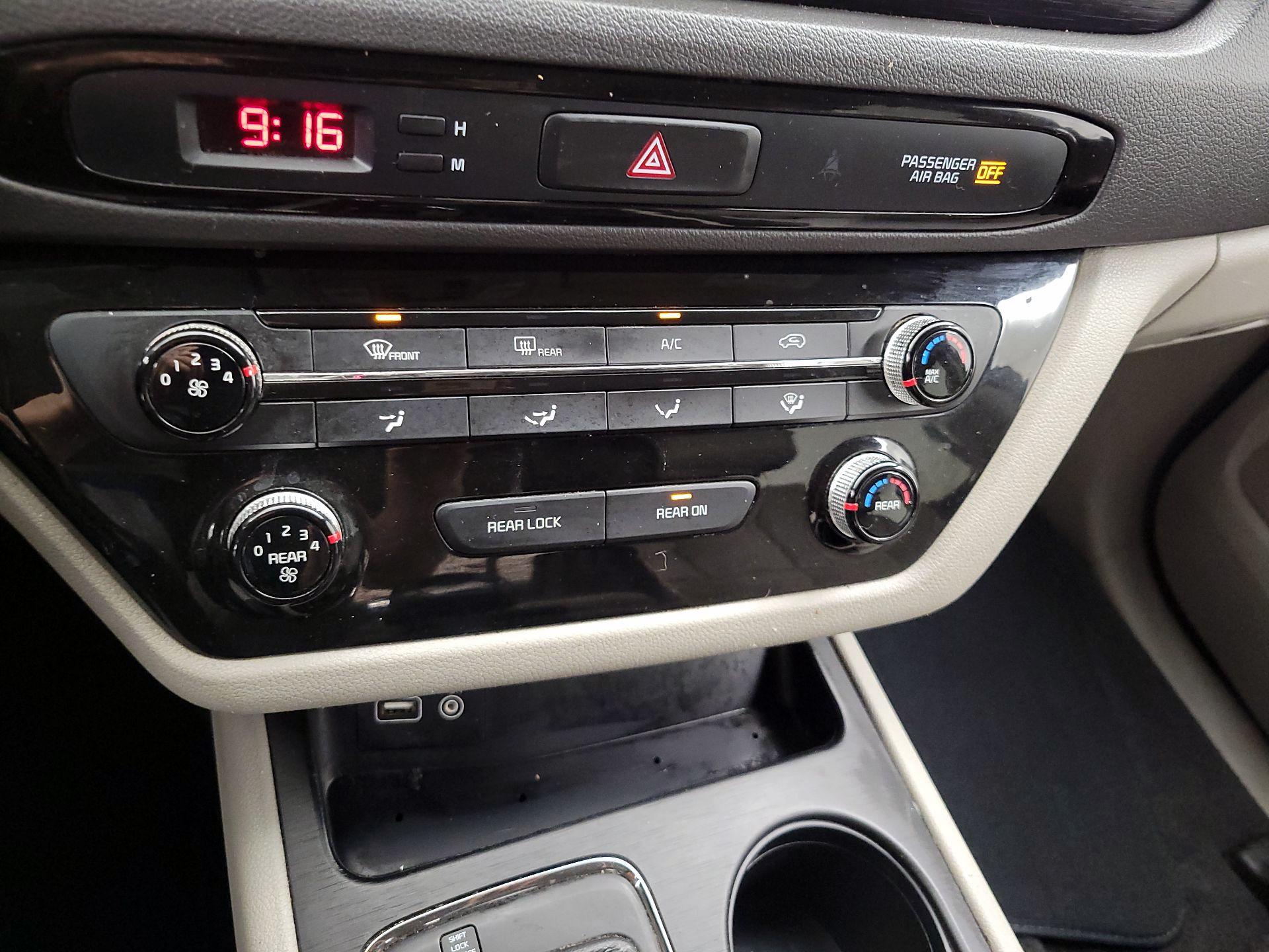 Thumbnail: 2016 Kia Sedona - 16