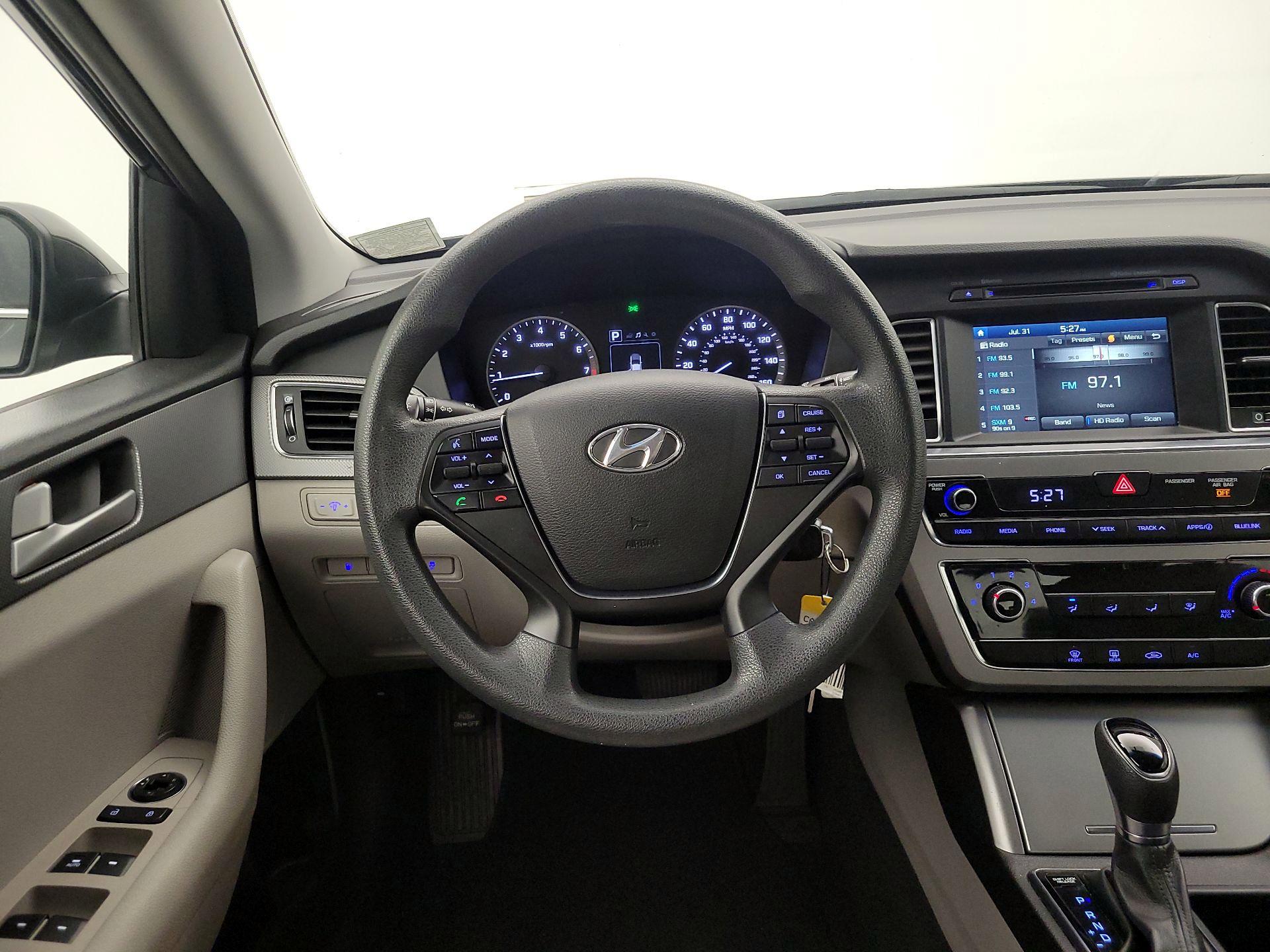 Thumbnail: 2016 Hyundai Sonata - 10