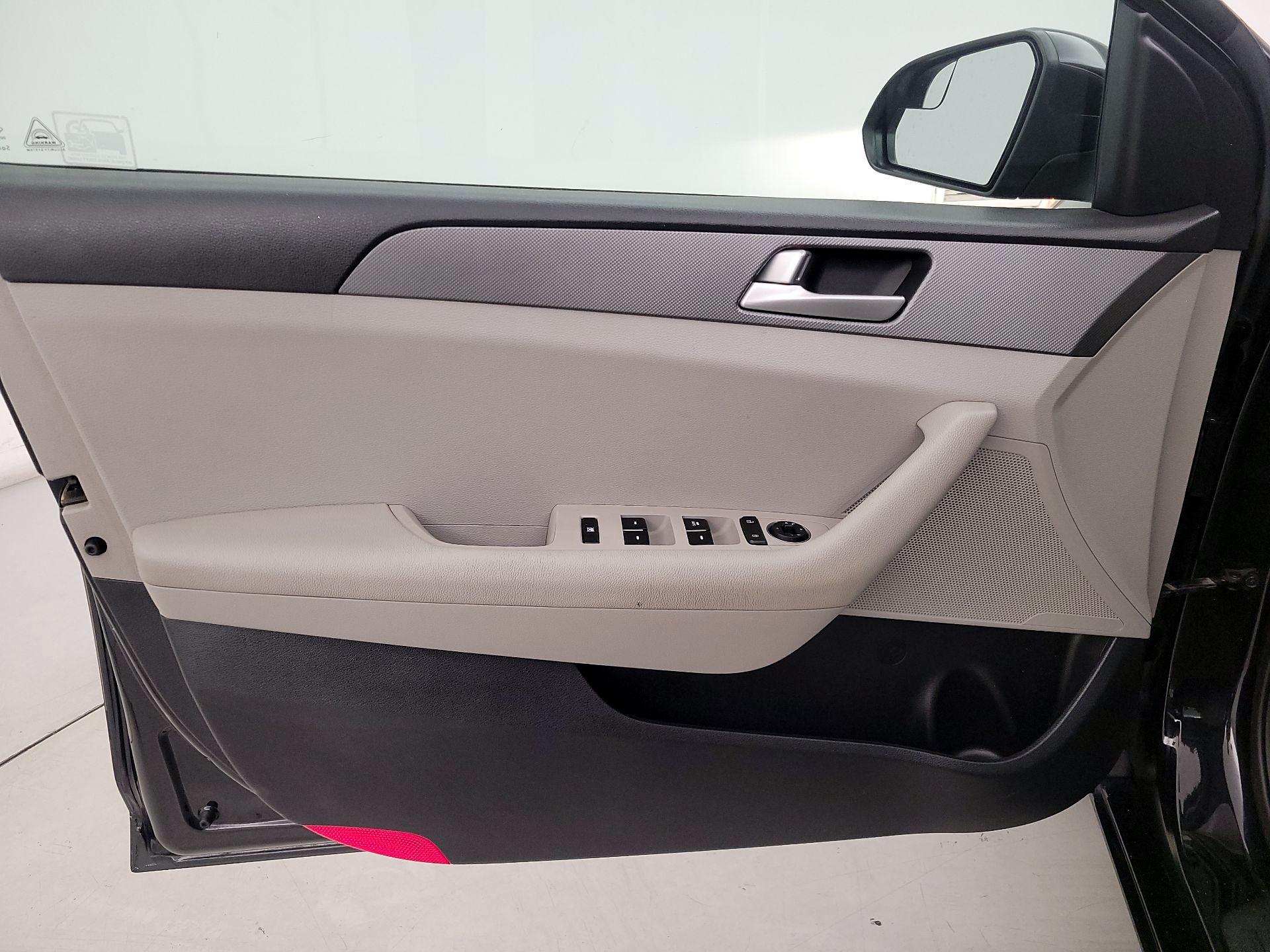 Thumbnail: 2016 Hyundai Sonata - 12