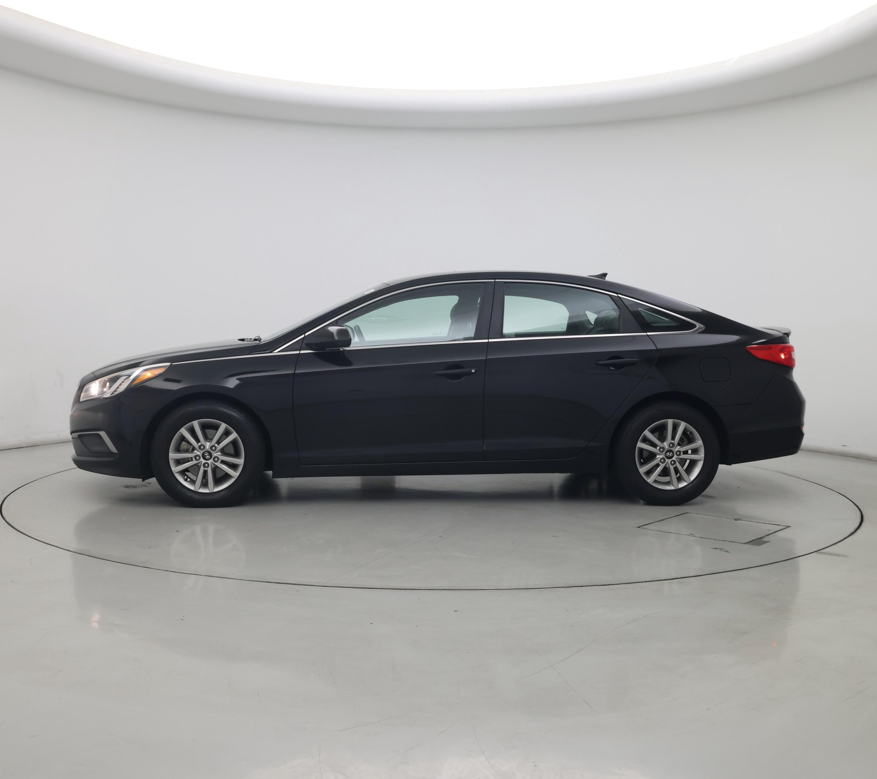 Thumbnail: 2016 Hyundai Sonata - 3