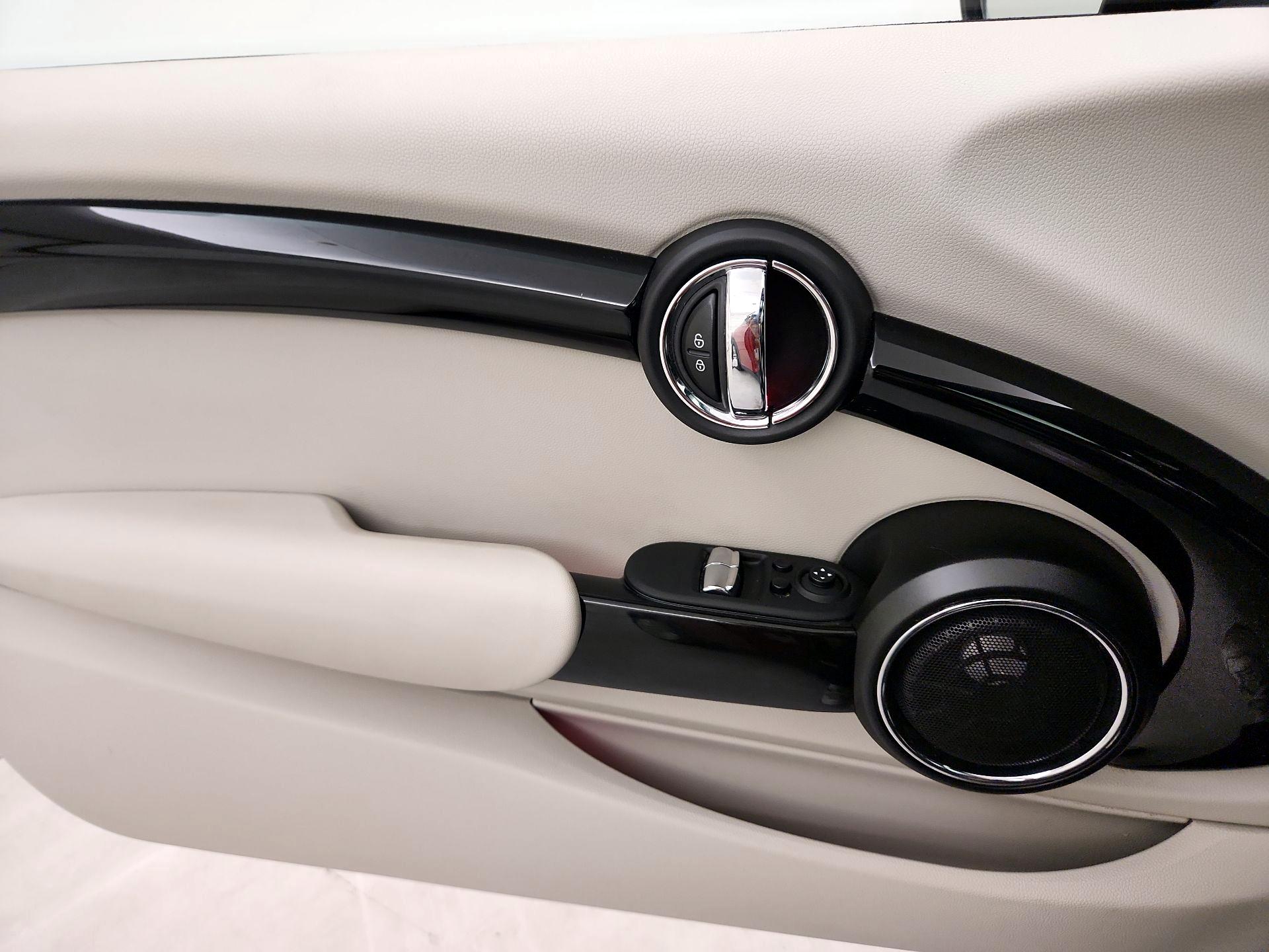 Thumbnail: 2015 MINI Cooper Hardtop - 12