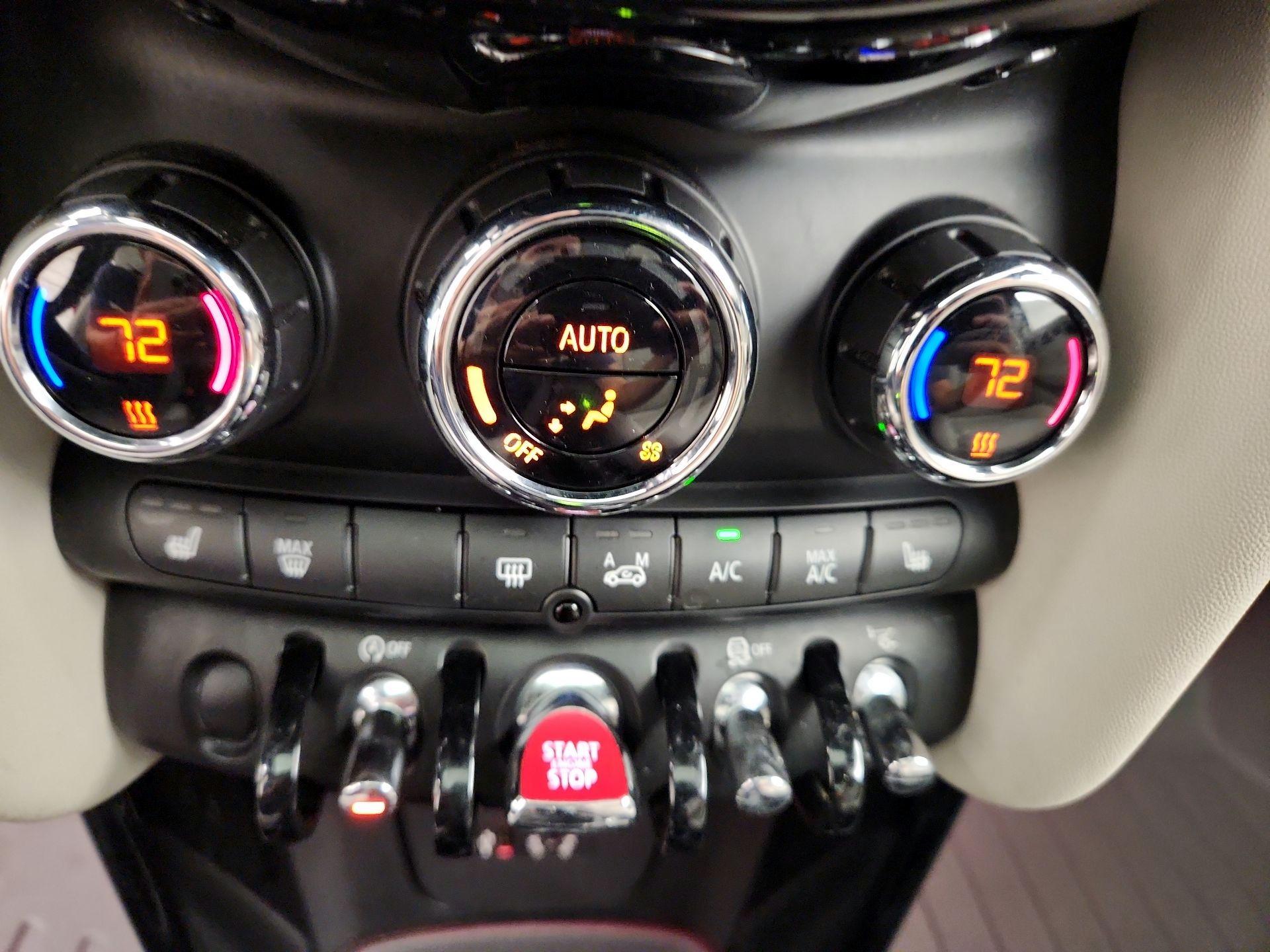 Thumbnail: 2015 MINI Cooper Hardtop - 16