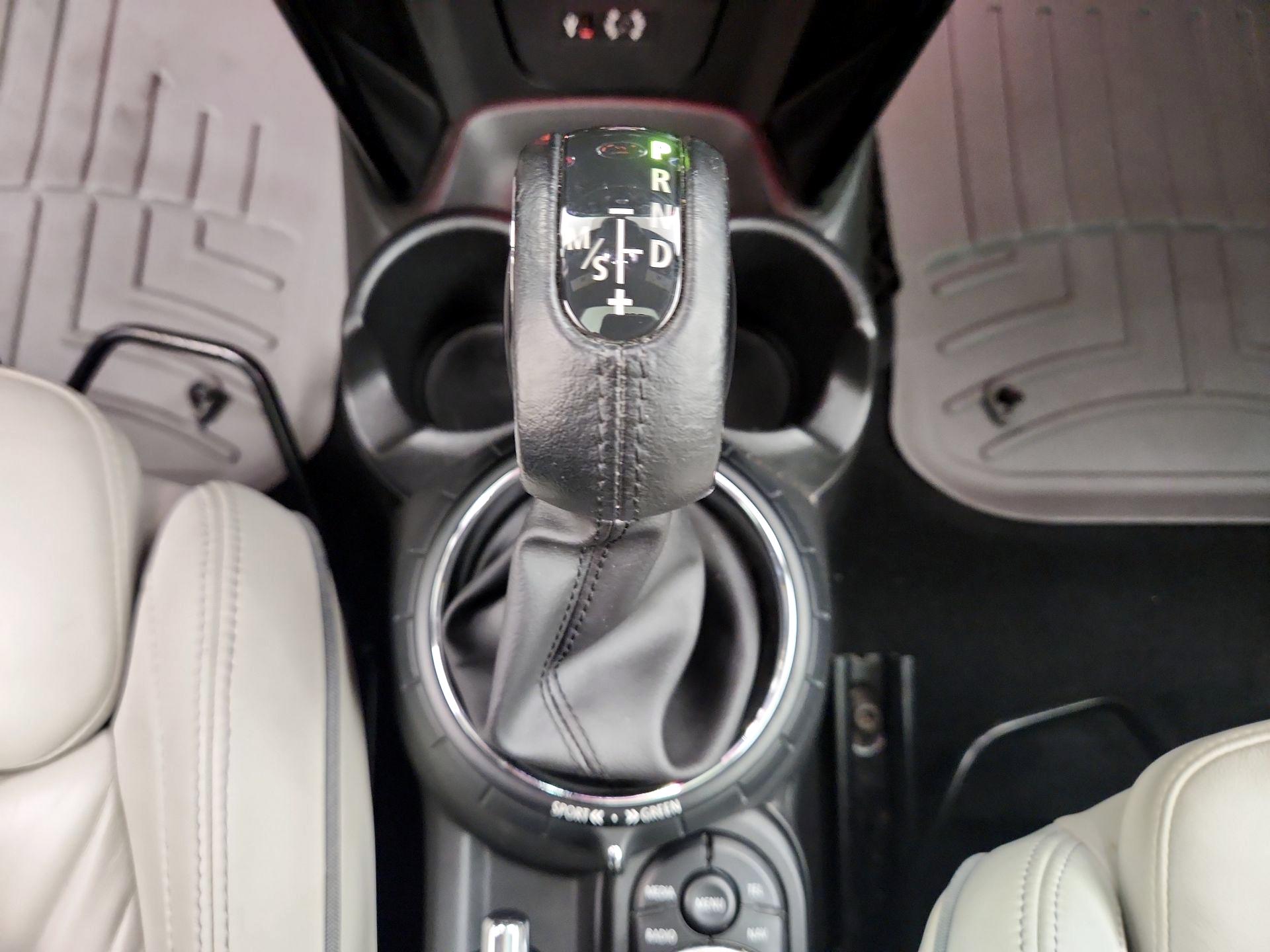 Thumbnail: 2015 MINI Cooper Hardtop - 17