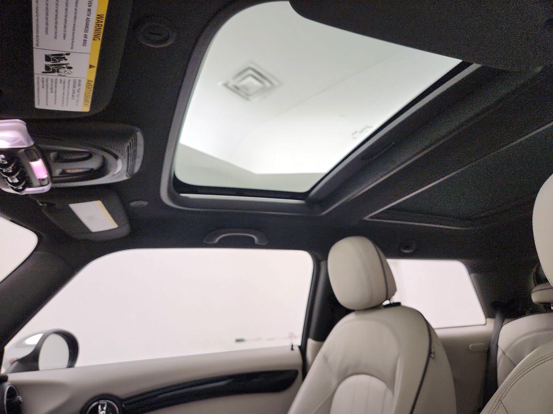 Thumbnail: 2015 MINI Cooper Hardtop - 19