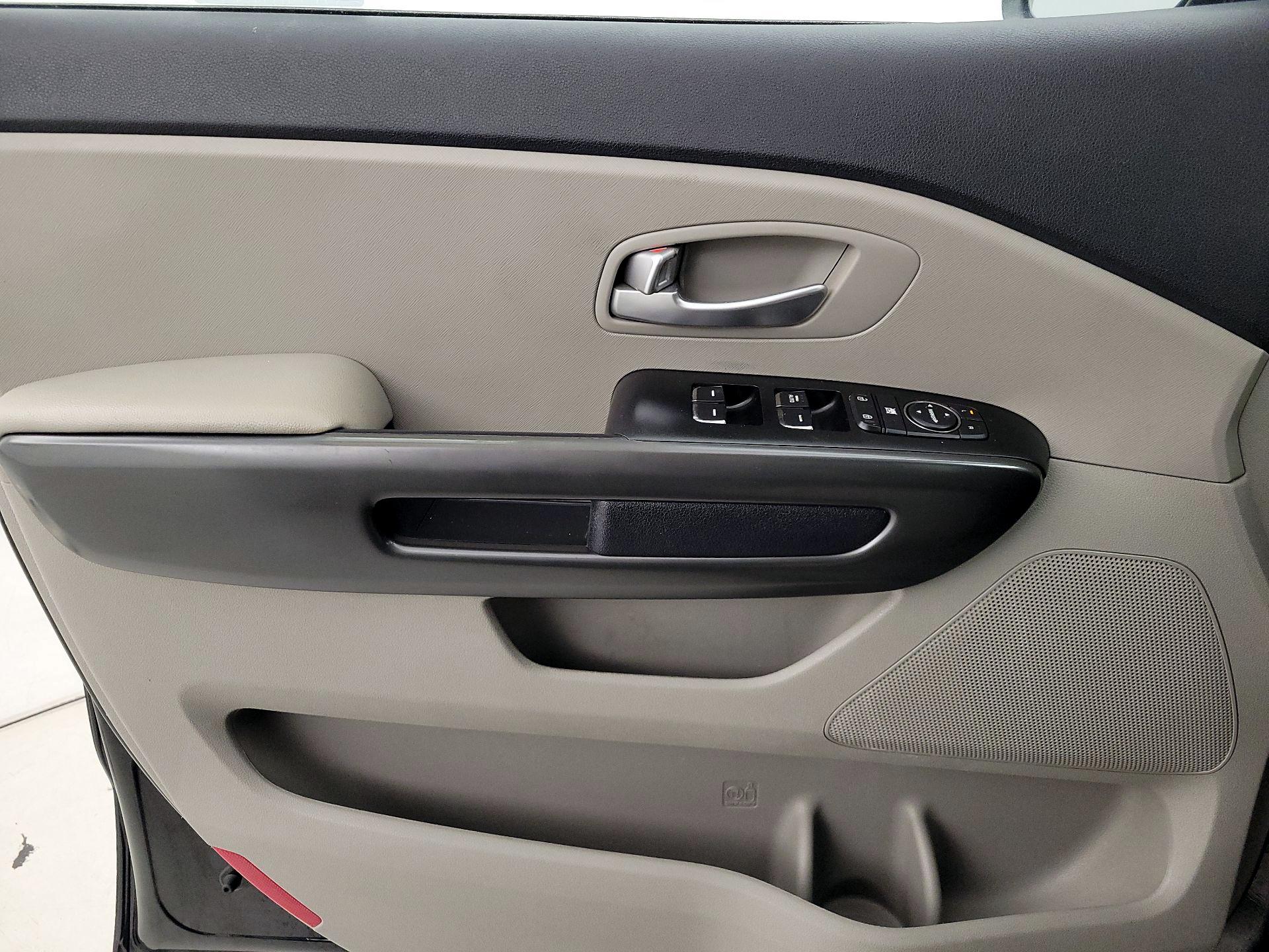 Thumbnail: 2019 Kia Sedona - 12
