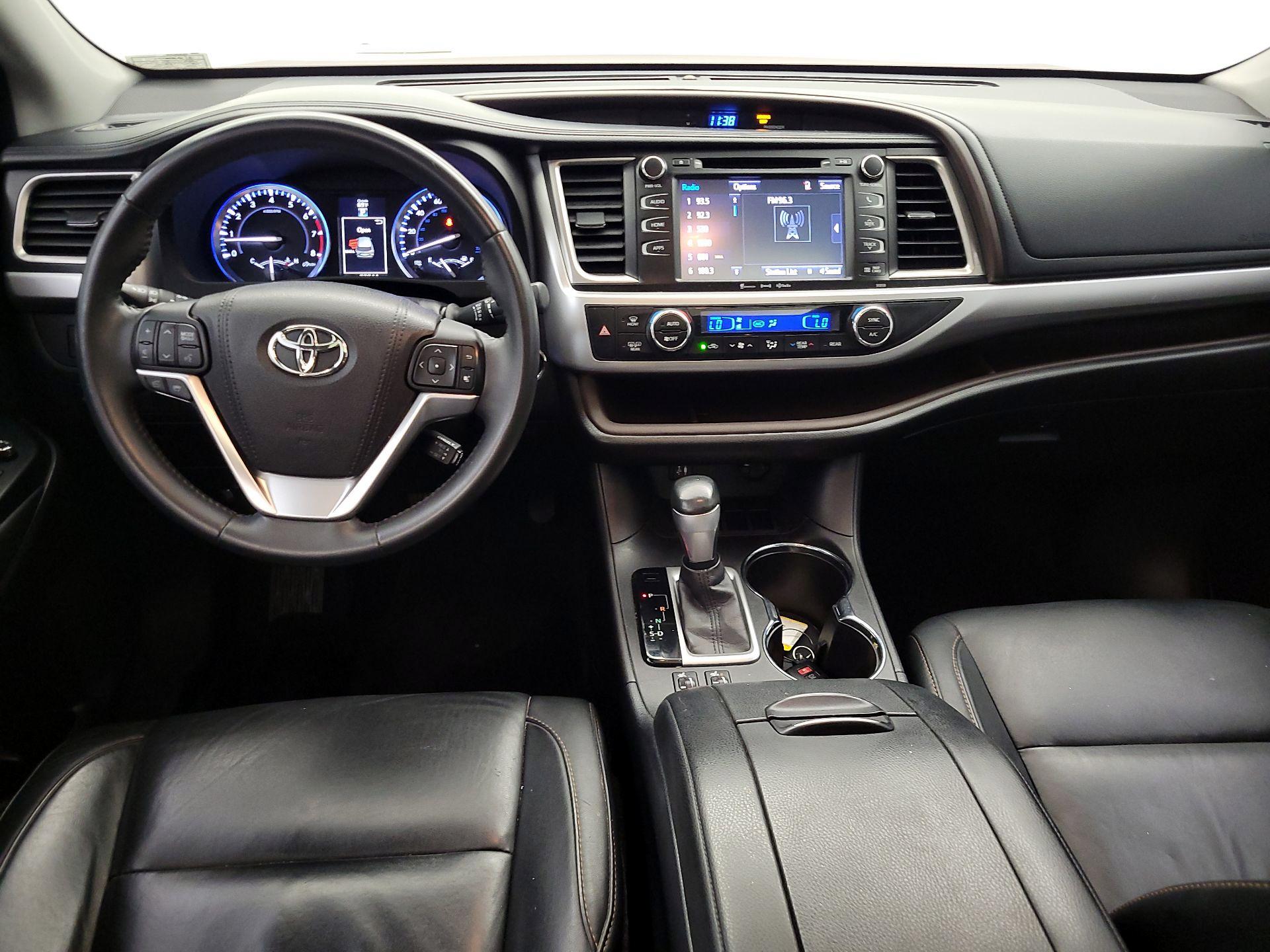 Thumbnail: 2016 Toyota Highlander - 9