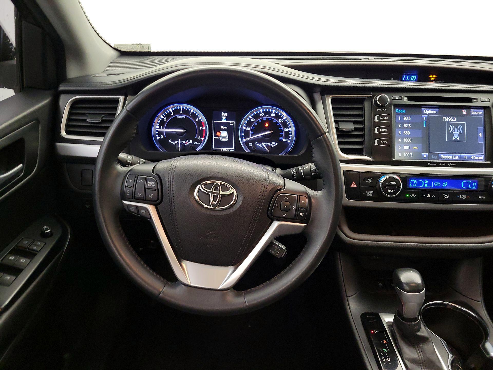 Thumbnail: 2016 Toyota Highlander - 10