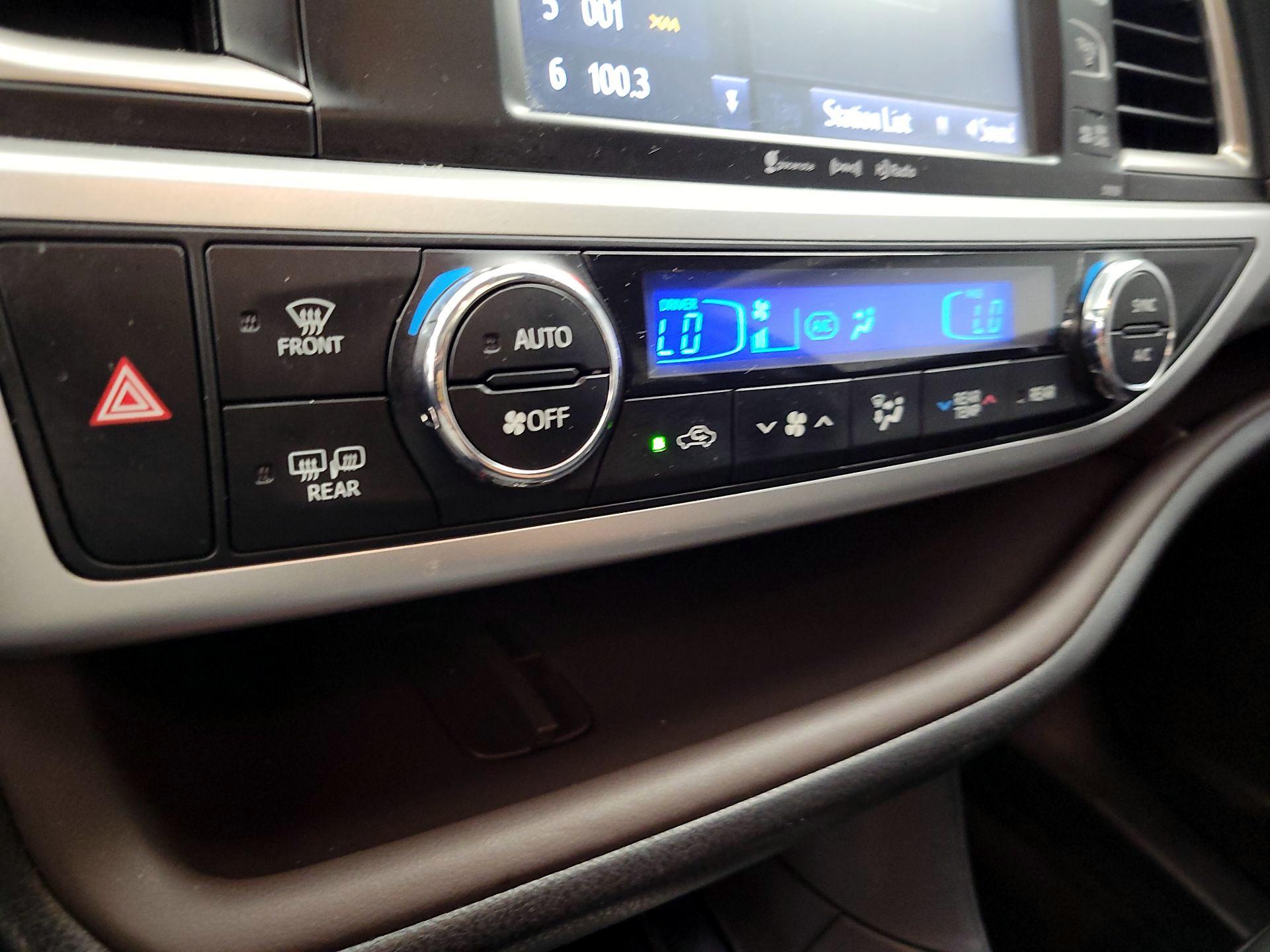 Thumbnail: 2016 Toyota Highlander - 16