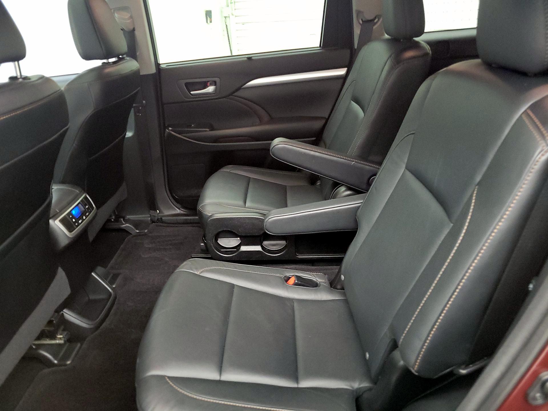 Thumbnail: 2016 Toyota Highlander - 19