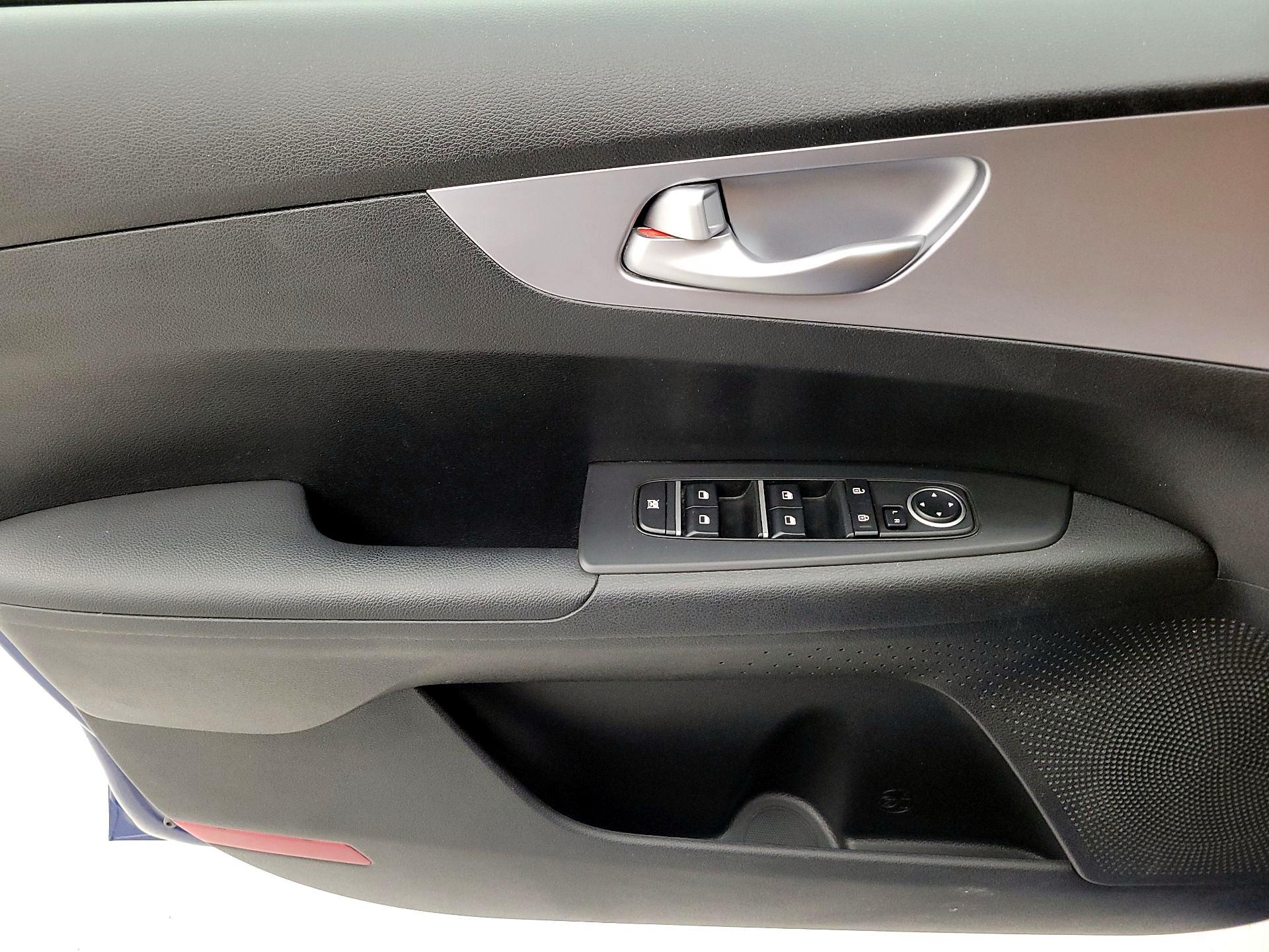 Thumbnail: 2023 Kia Forte - 12