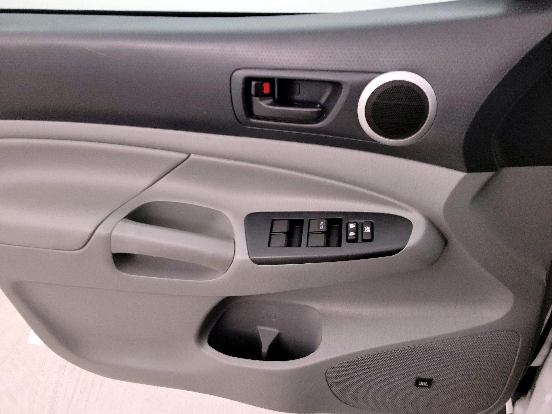 Thumbnail: 2015 Toyota Tacoma - 12