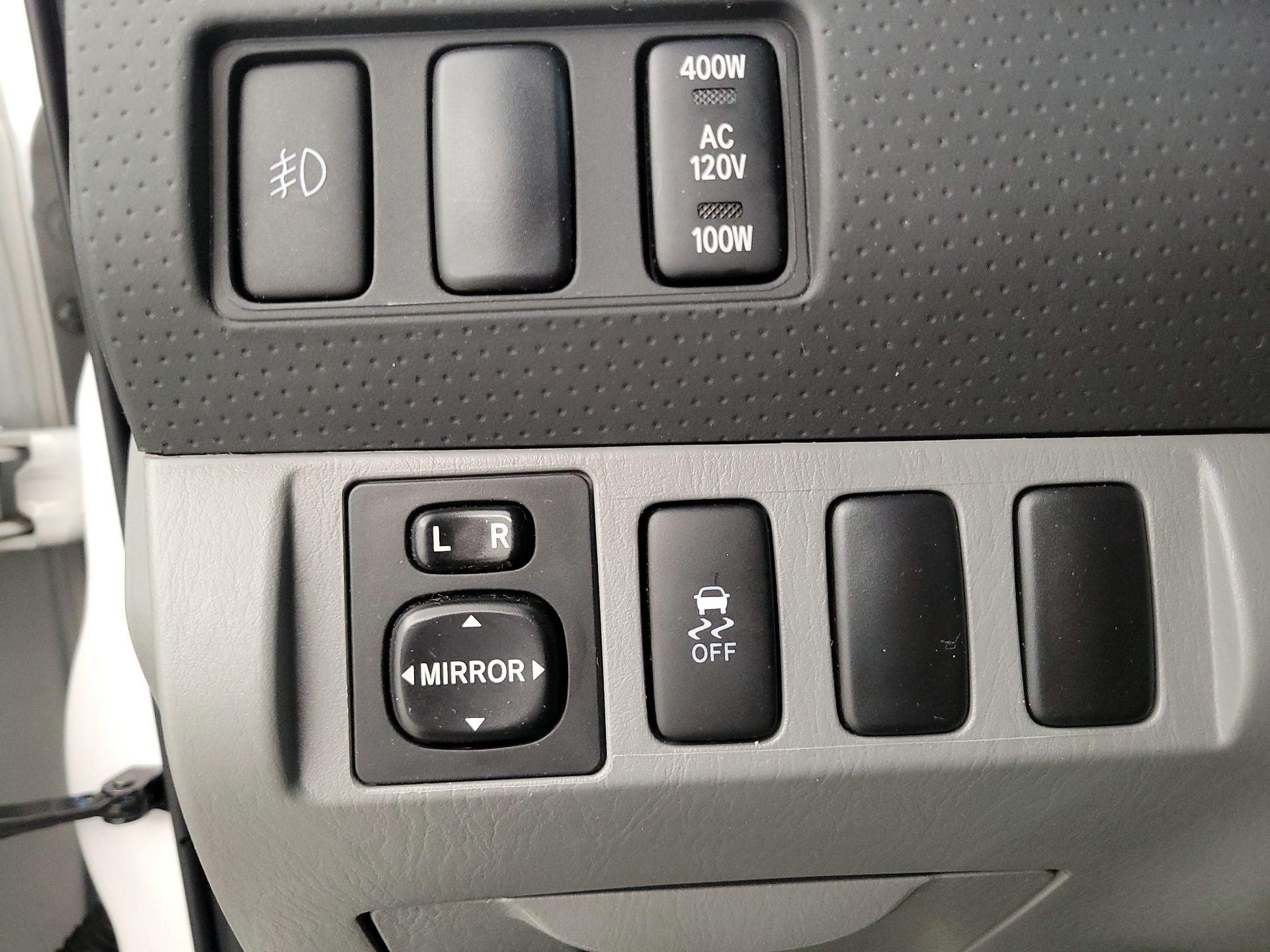 Thumbnail: 2015 Toyota Tacoma - 13