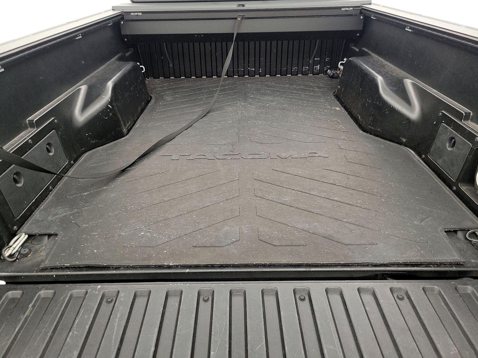 Thumbnail: 2015 Toyota Tacoma - 20