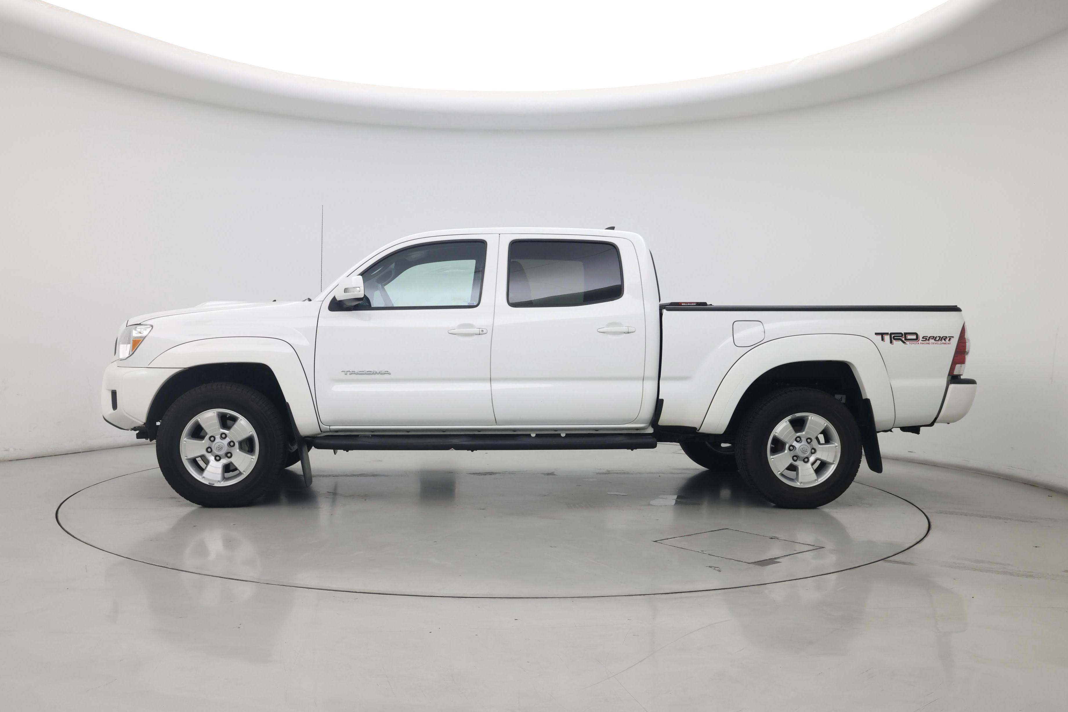 Thumbnail: 2015 Toyota Tacoma - 3
