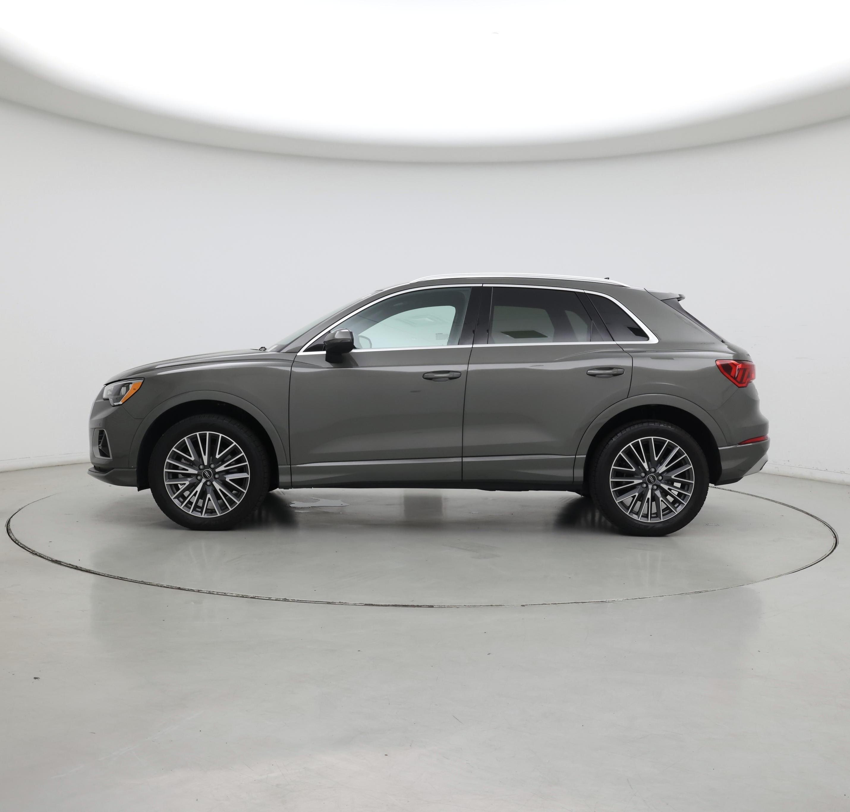 Thumbnail: 2021 Audi Q3 - 3