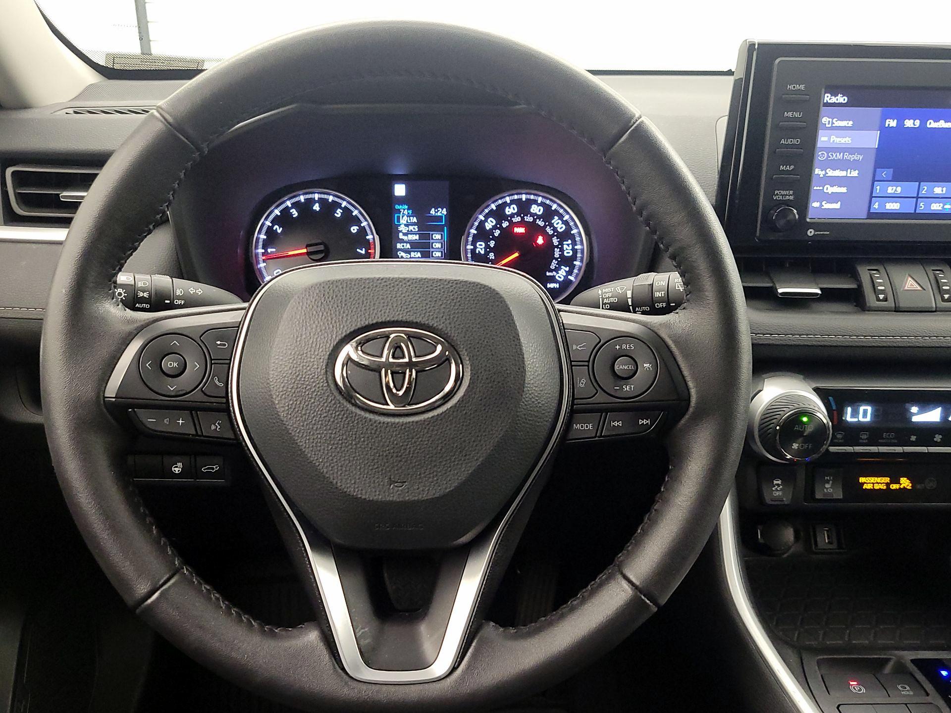 Thumbnail: 2022 Toyota RAV4 - 10