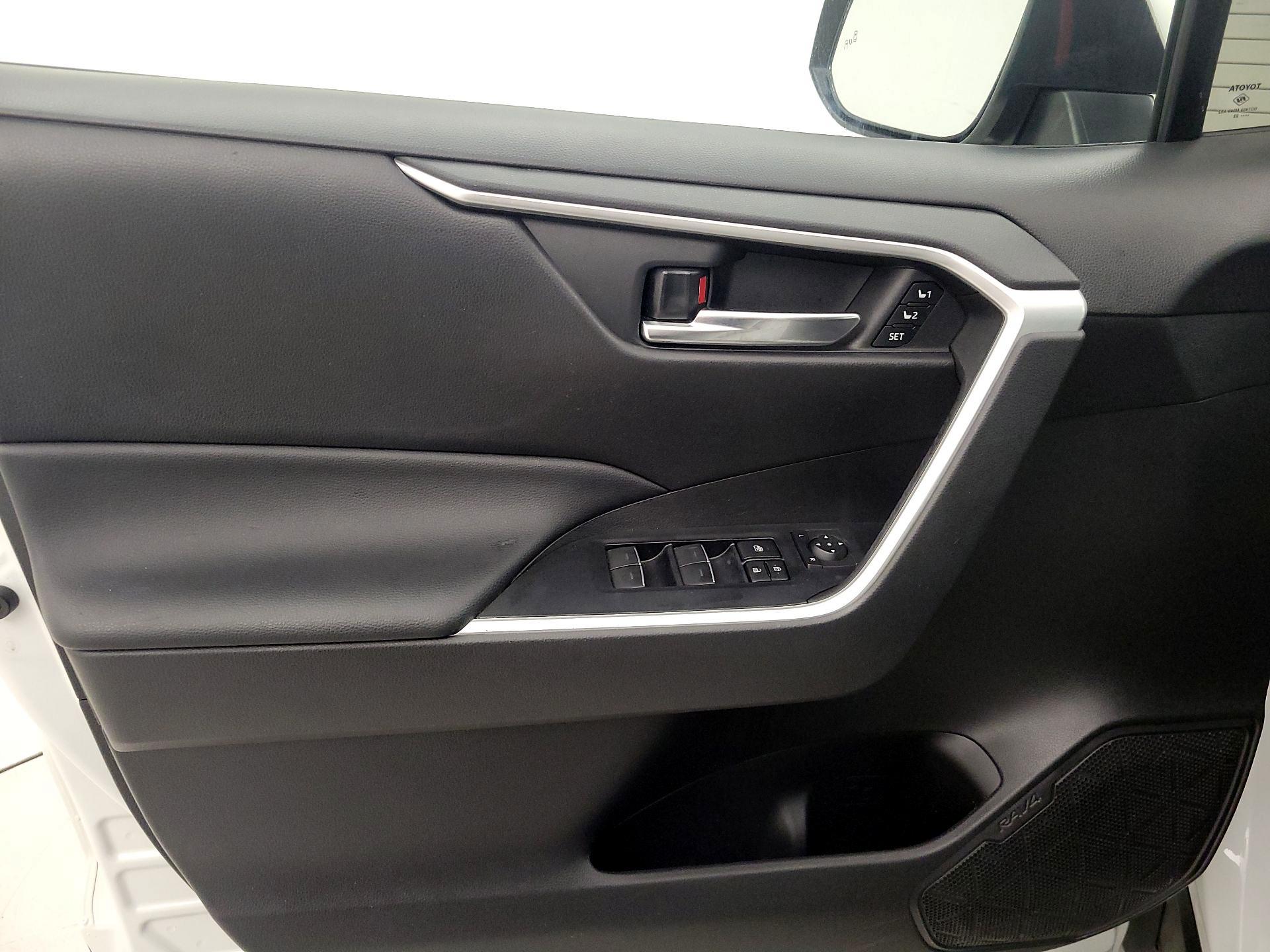 Thumbnail: 2022 Toyota RAV4 - 12