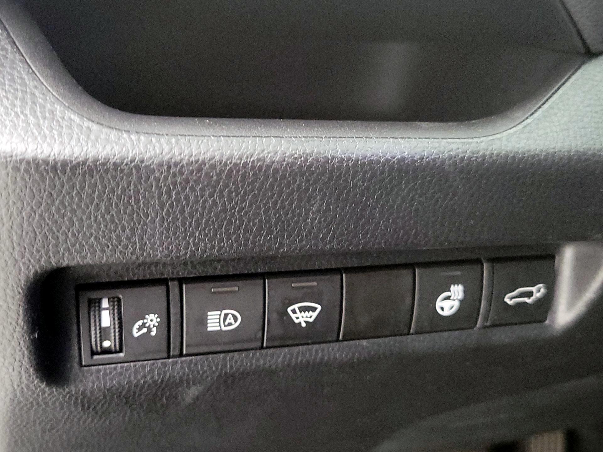 Thumbnail: 2022 Toyota RAV4 - 13