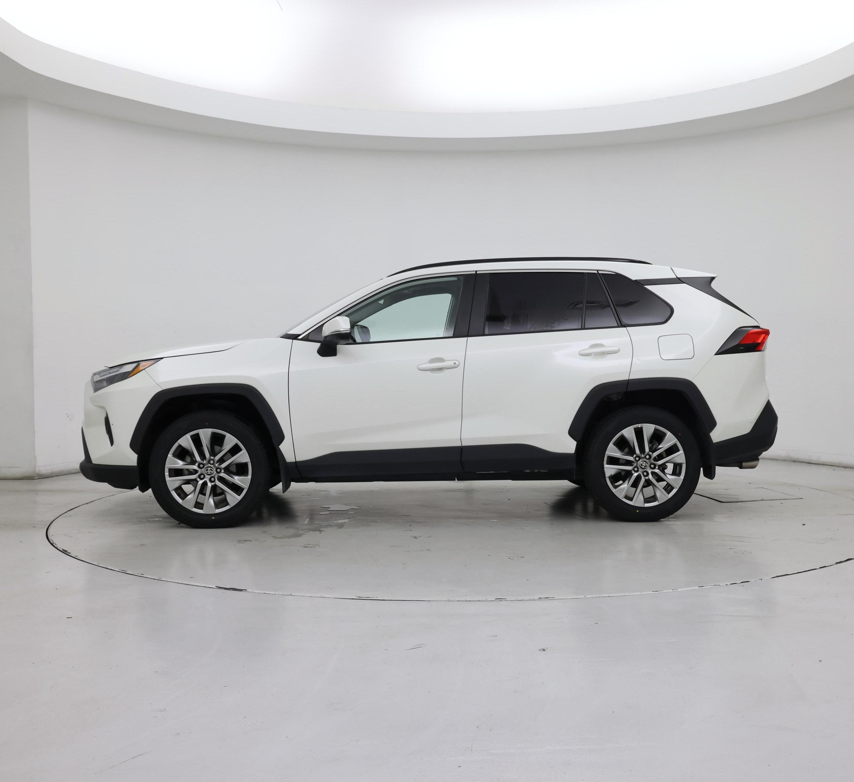 Thumbnail: 2022 Toyota RAV4 - 3