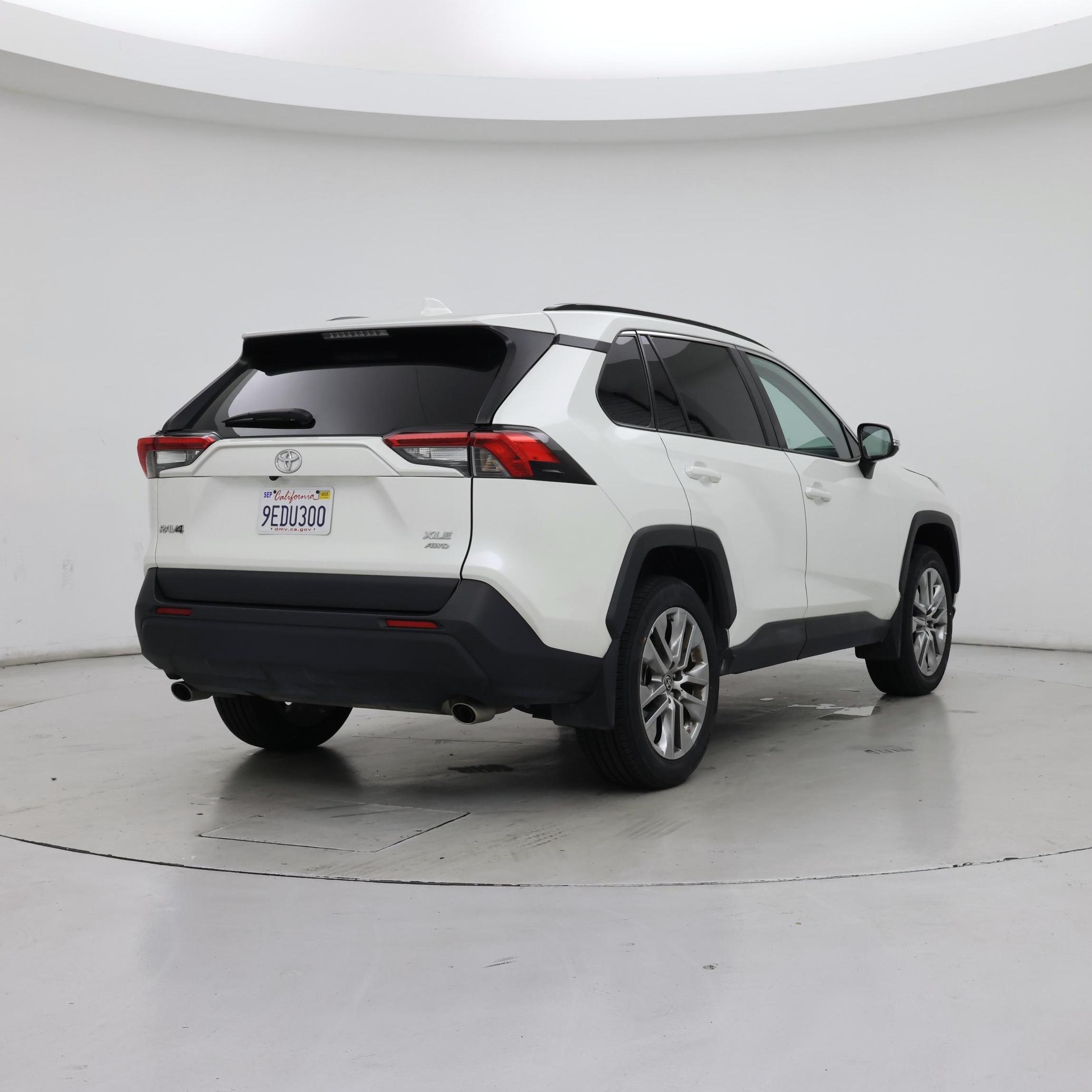 Thumbnail: 2022 Toyota RAV4 - 8