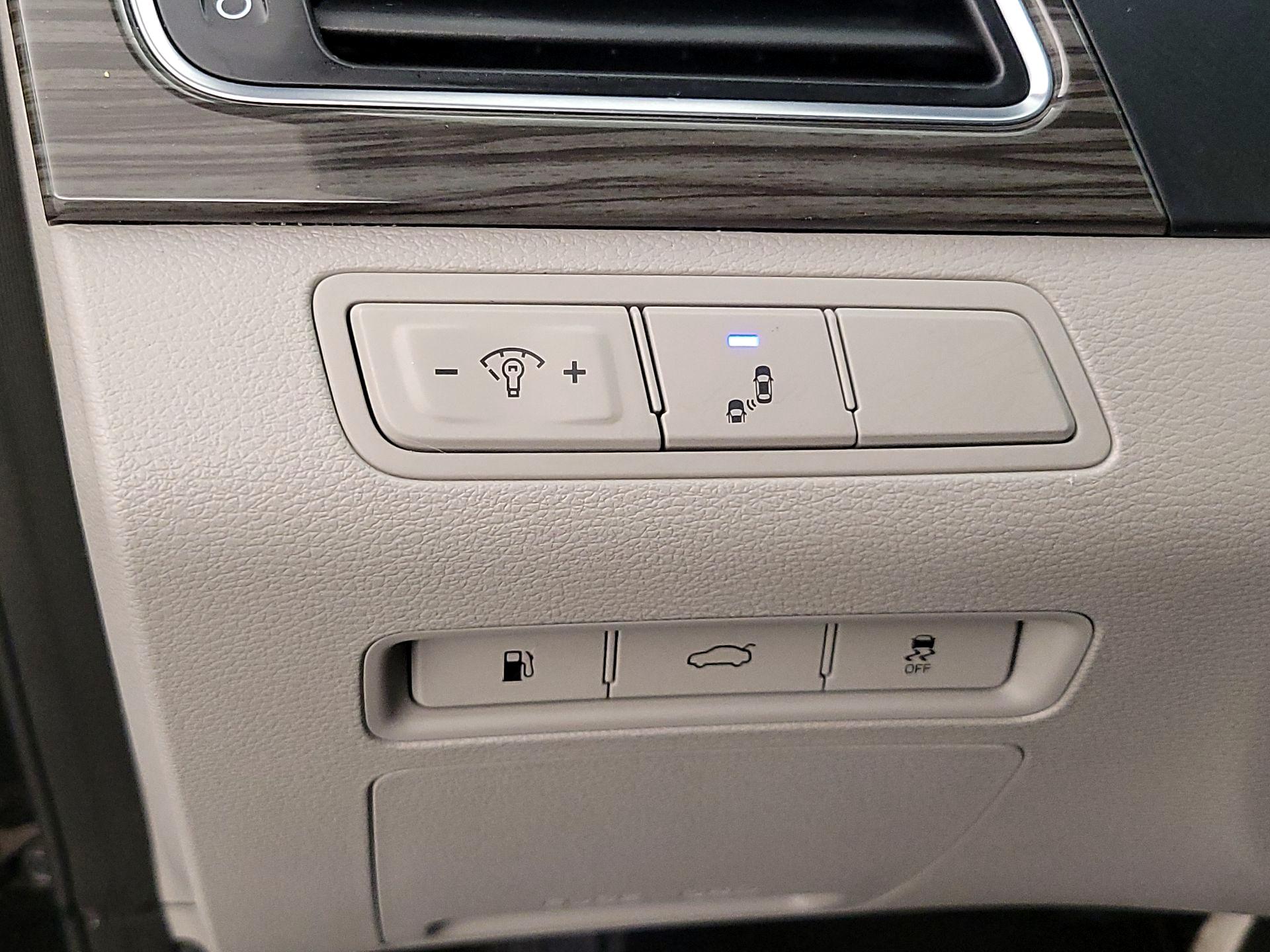 Thumbnail: 2015 Hyundai Sonata - 13