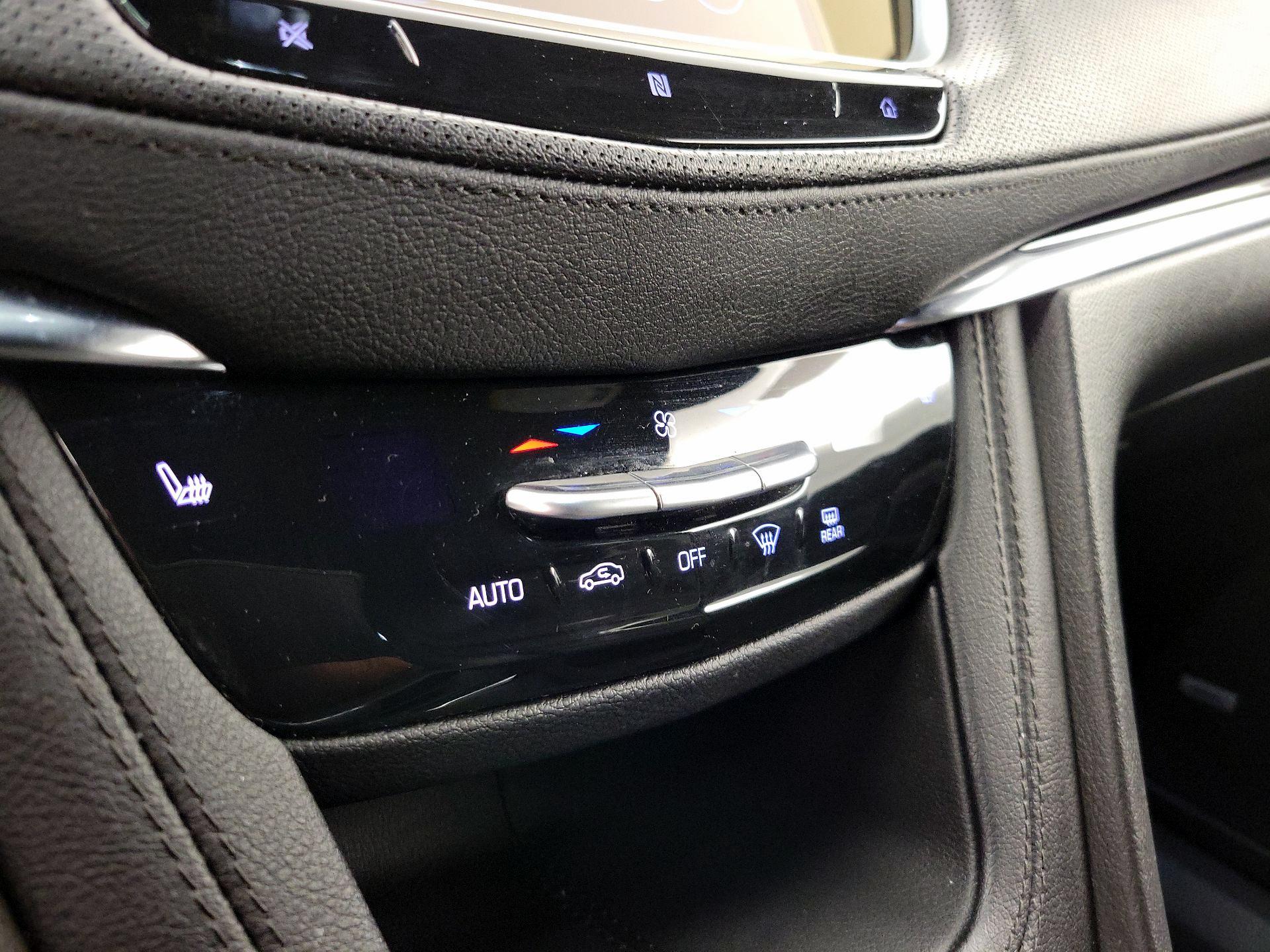 Thumbnail: 2021 Cadillac XT6 - 16