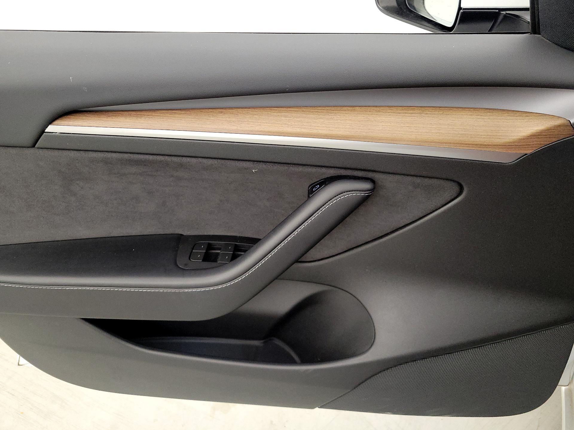 Thumbnail: 2022 Tesla Model 3 - 12