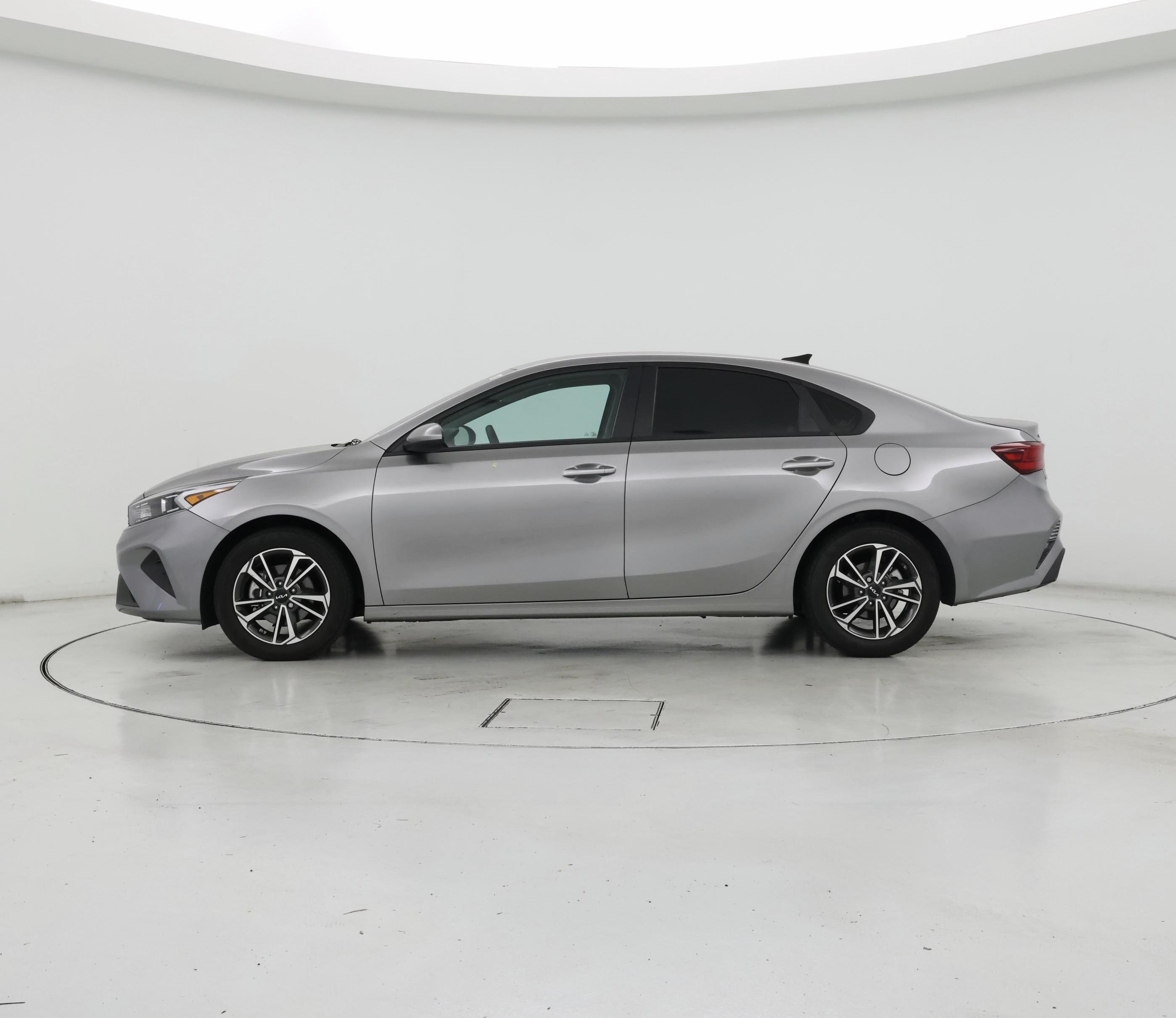 Thumbnail: 2023 Kia Forte - 3
