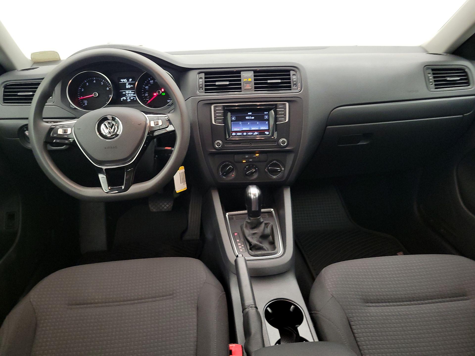 Thumbnail: 2016 Volkswagen Jetta - 9
