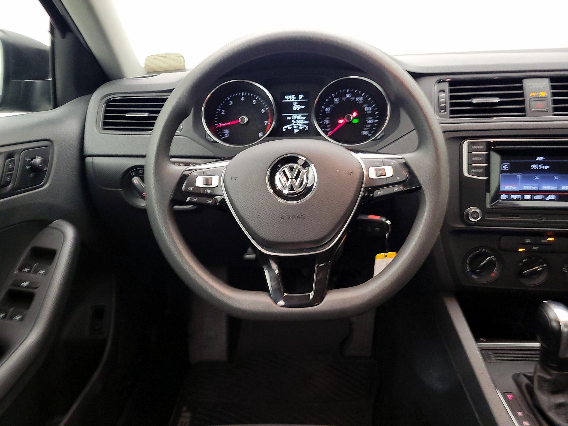 Thumbnail: 2016 Volkswagen Jetta - 10