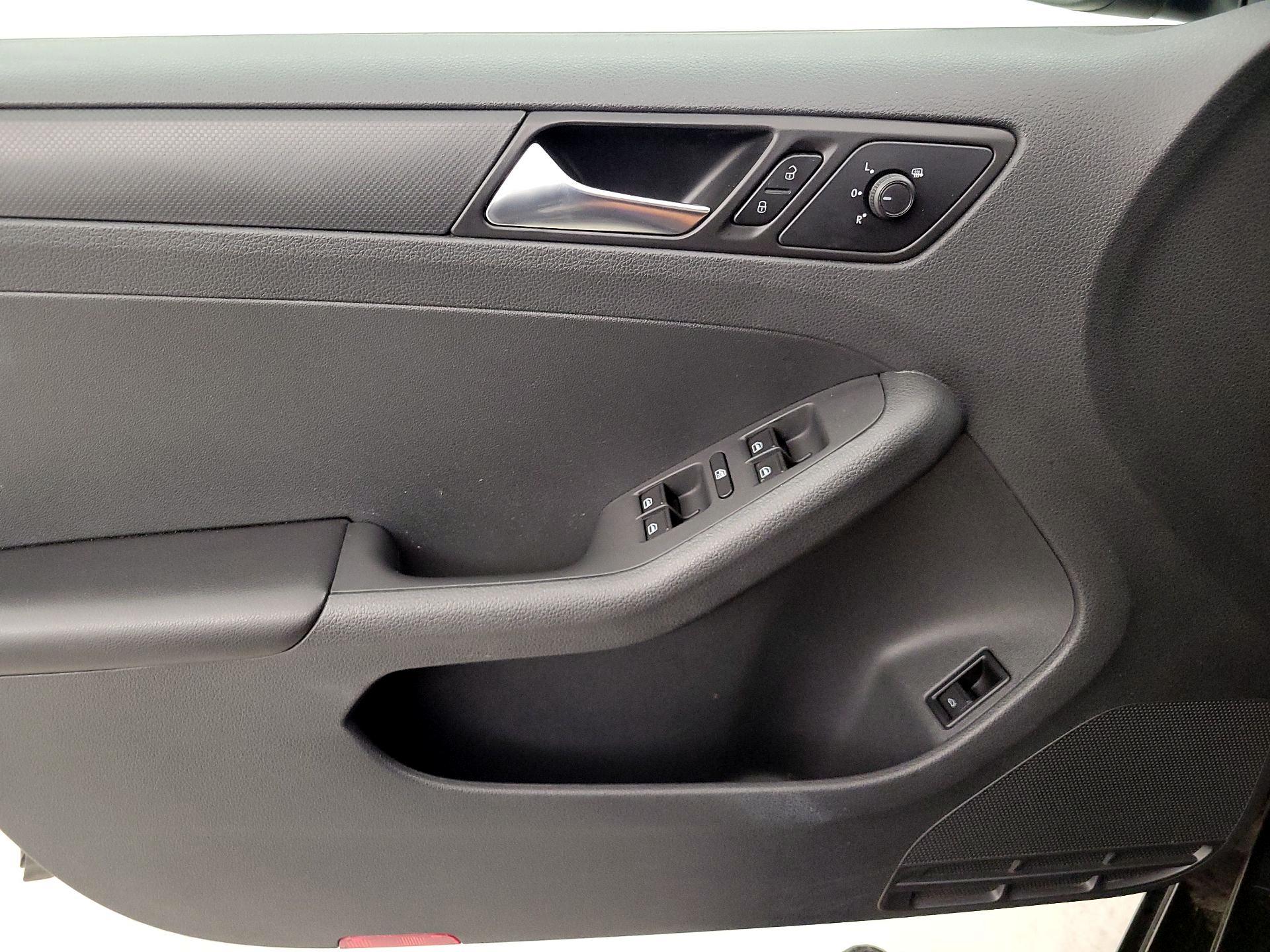 Thumbnail: 2016 Volkswagen Jetta - 12