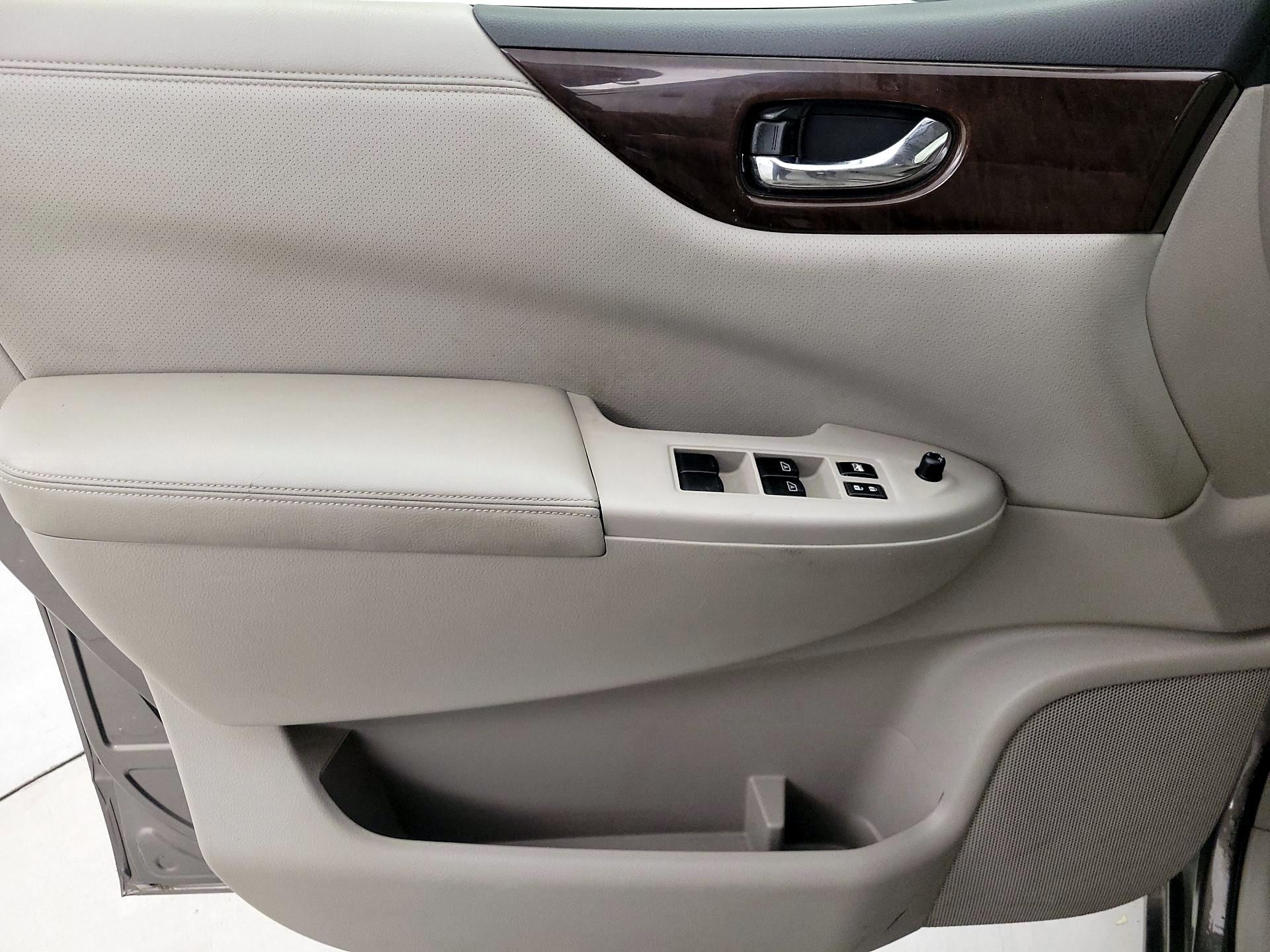 Thumbnail: 2016 Nissan Quest - 12