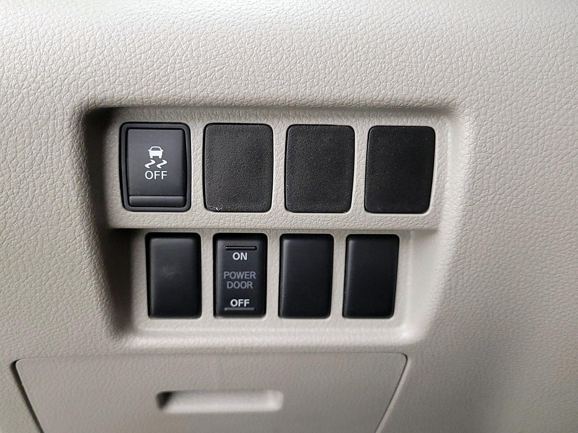 Thumbnail: 2016 Nissan Quest - 13