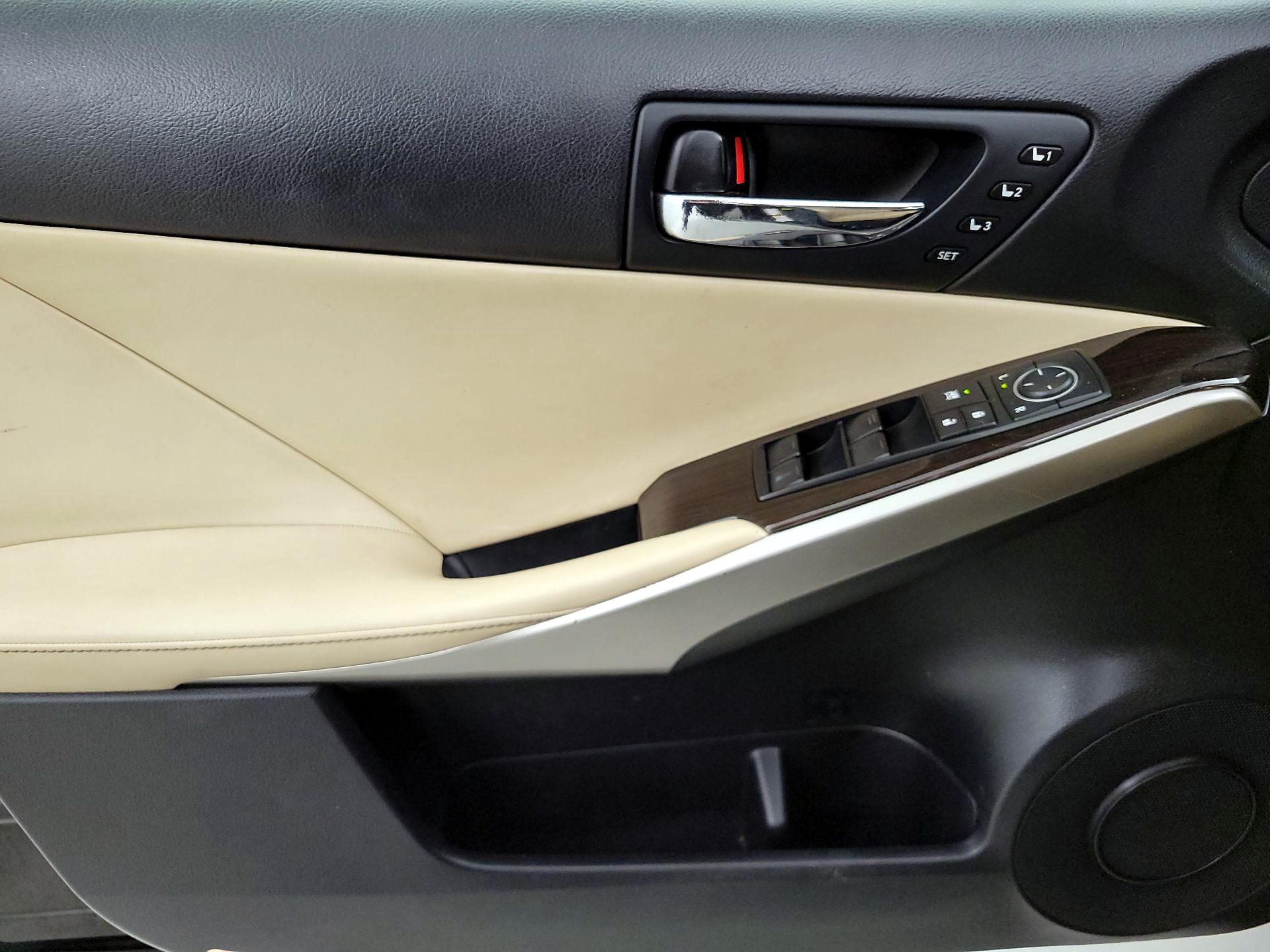 Thumbnail: 2014 Lexus IS - 12