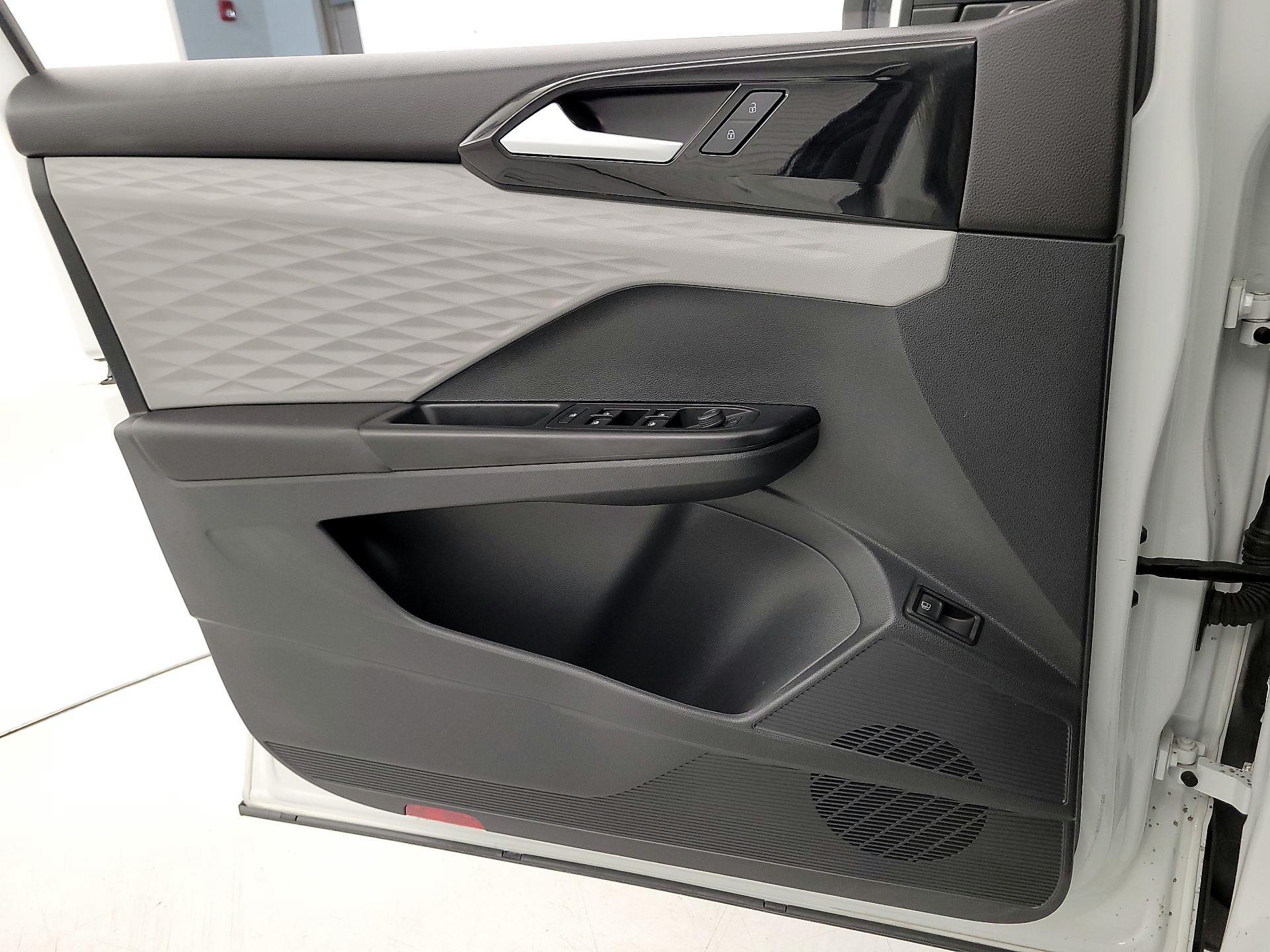 Thumbnail: 2023 Volkswagen Taos - 12