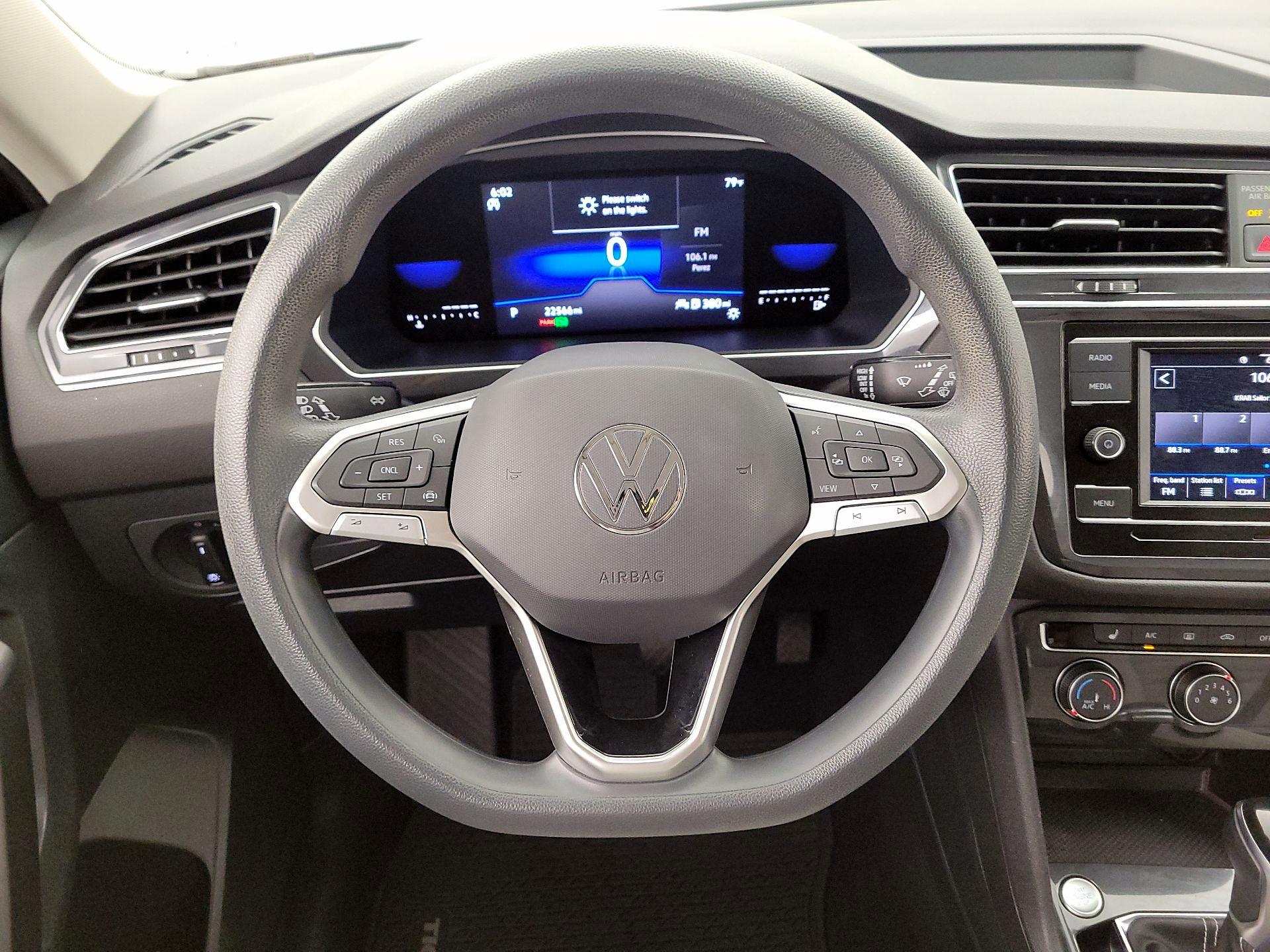 Thumbnail: 2022 Volkswagen Tiguan - 10