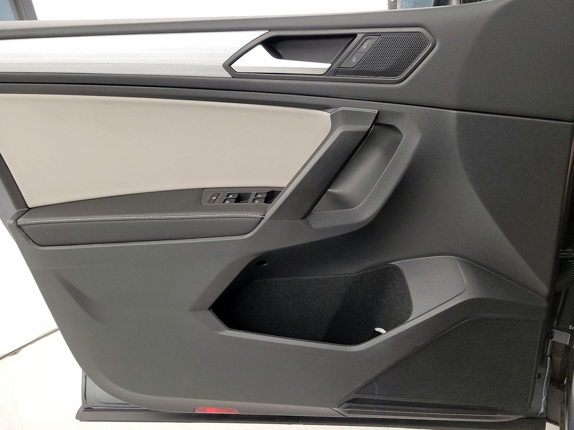 Thumbnail: 2022 Volkswagen Tiguan - 12