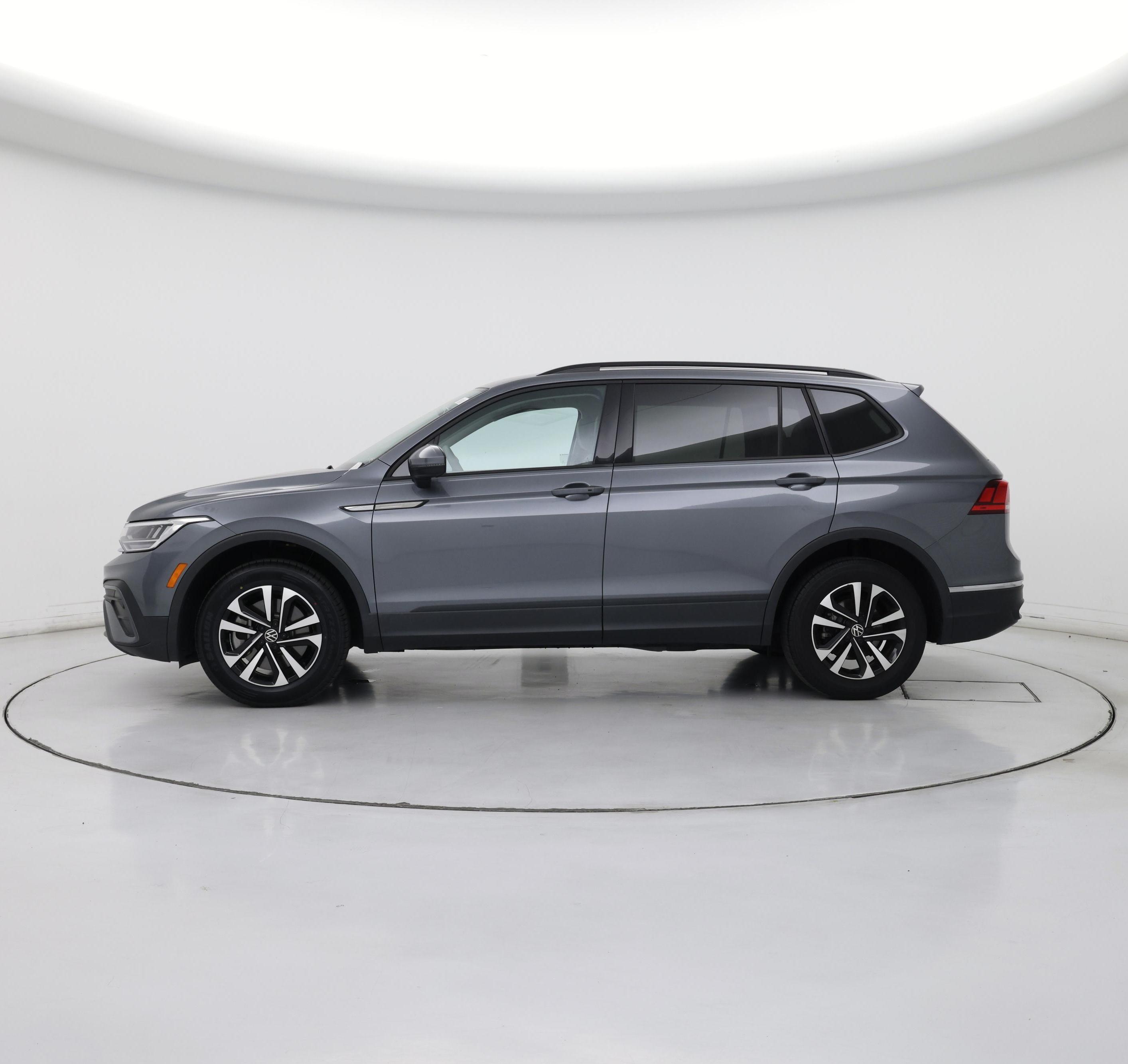 Thumbnail: 2022 Volkswagen Tiguan - 3
