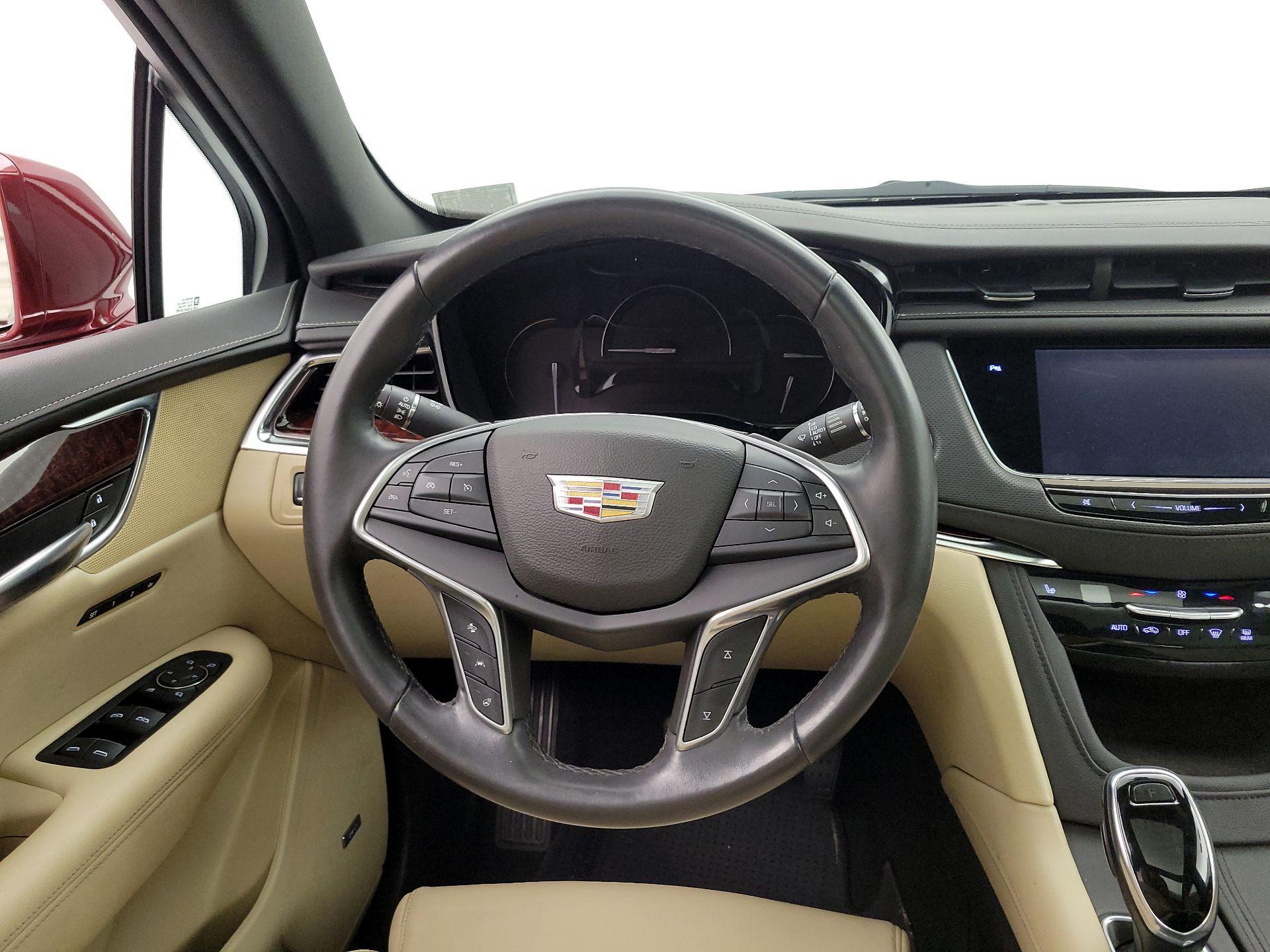 Thumbnail: 2017 Cadillac XT5 - 10