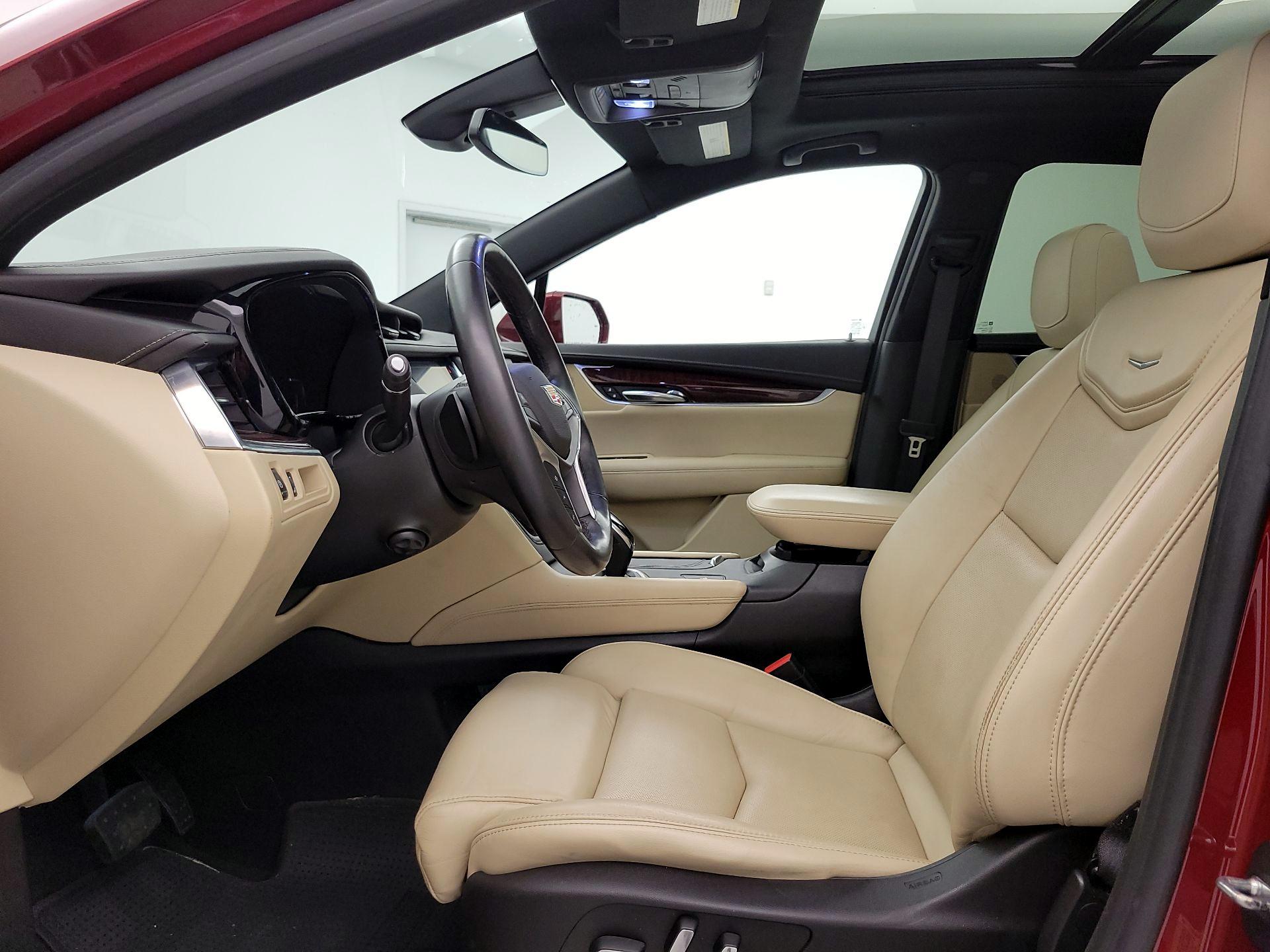 Thumbnail: 2017 Cadillac XT5 - 11
