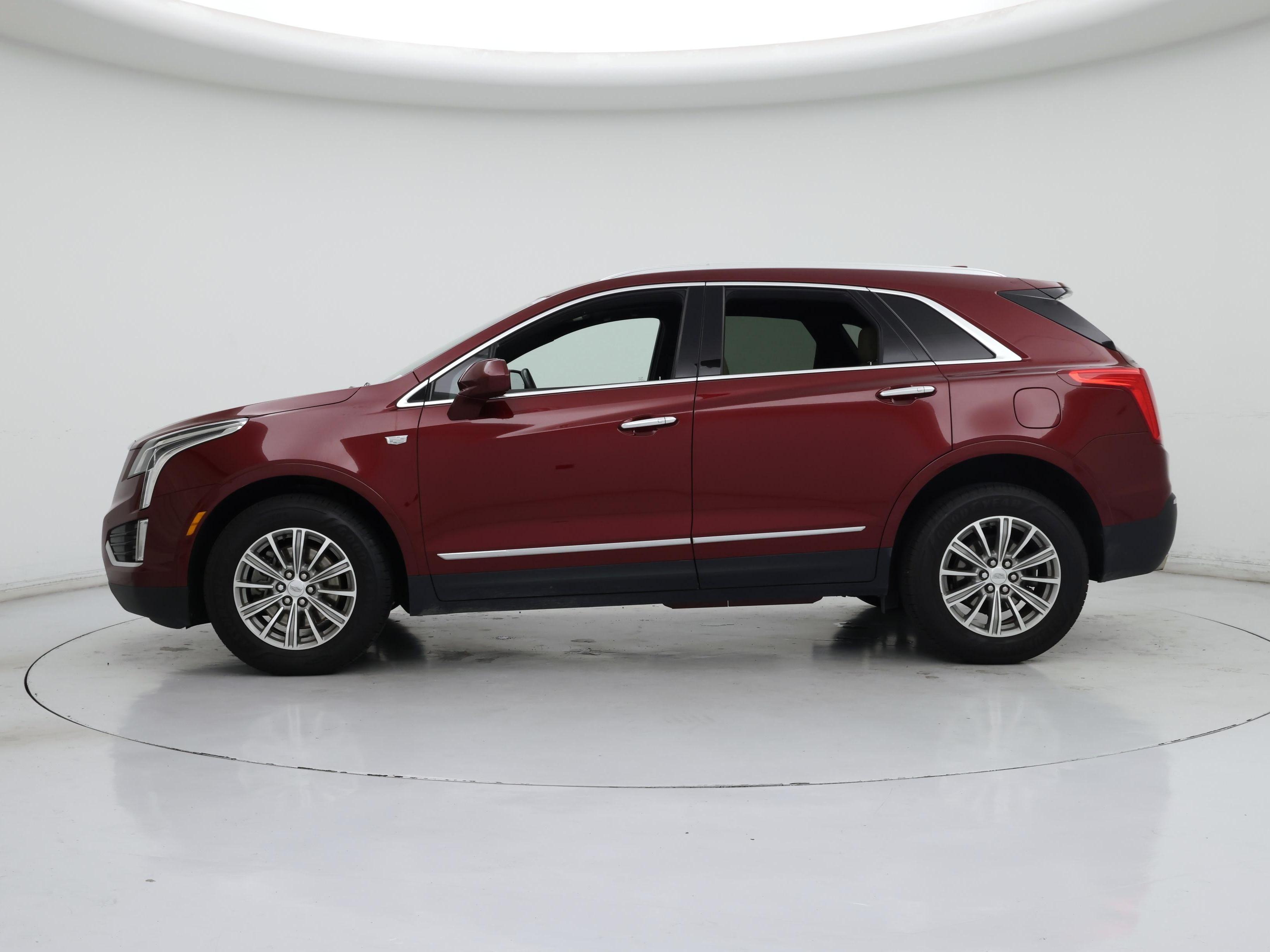 Thumbnail: 2017 Cadillac XT5 - 3