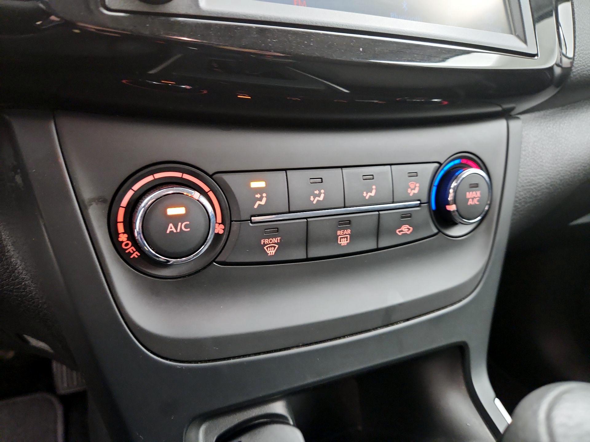 Thumbnail: 2019 Nissan Sentra - 16