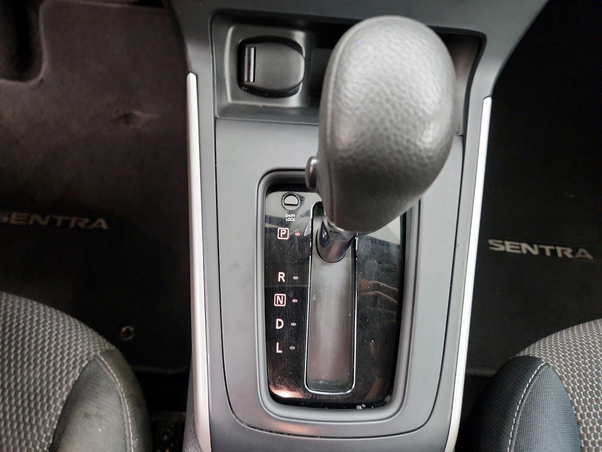 Thumbnail: 2019 Nissan Sentra - 17